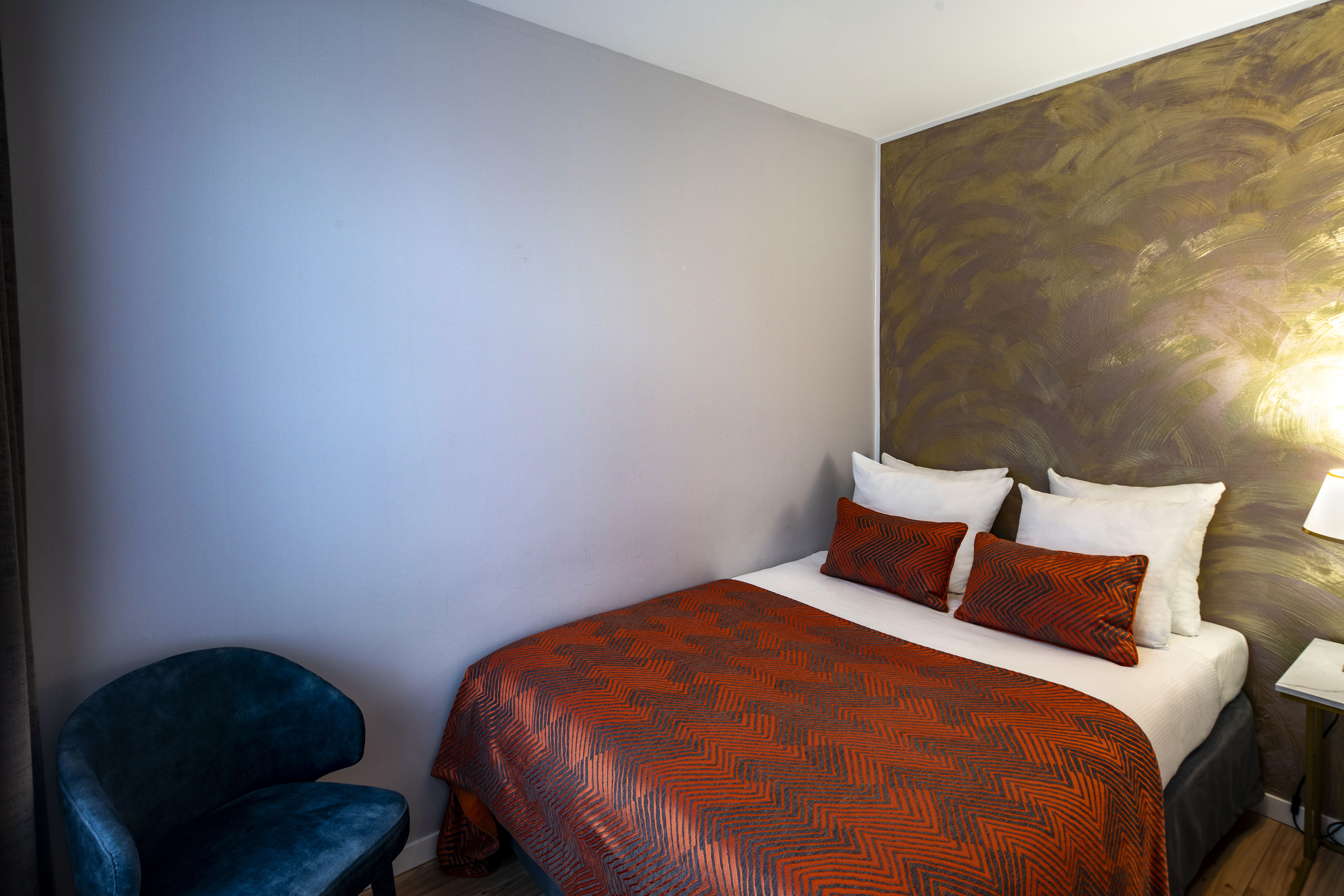 Studio Classic King Bed