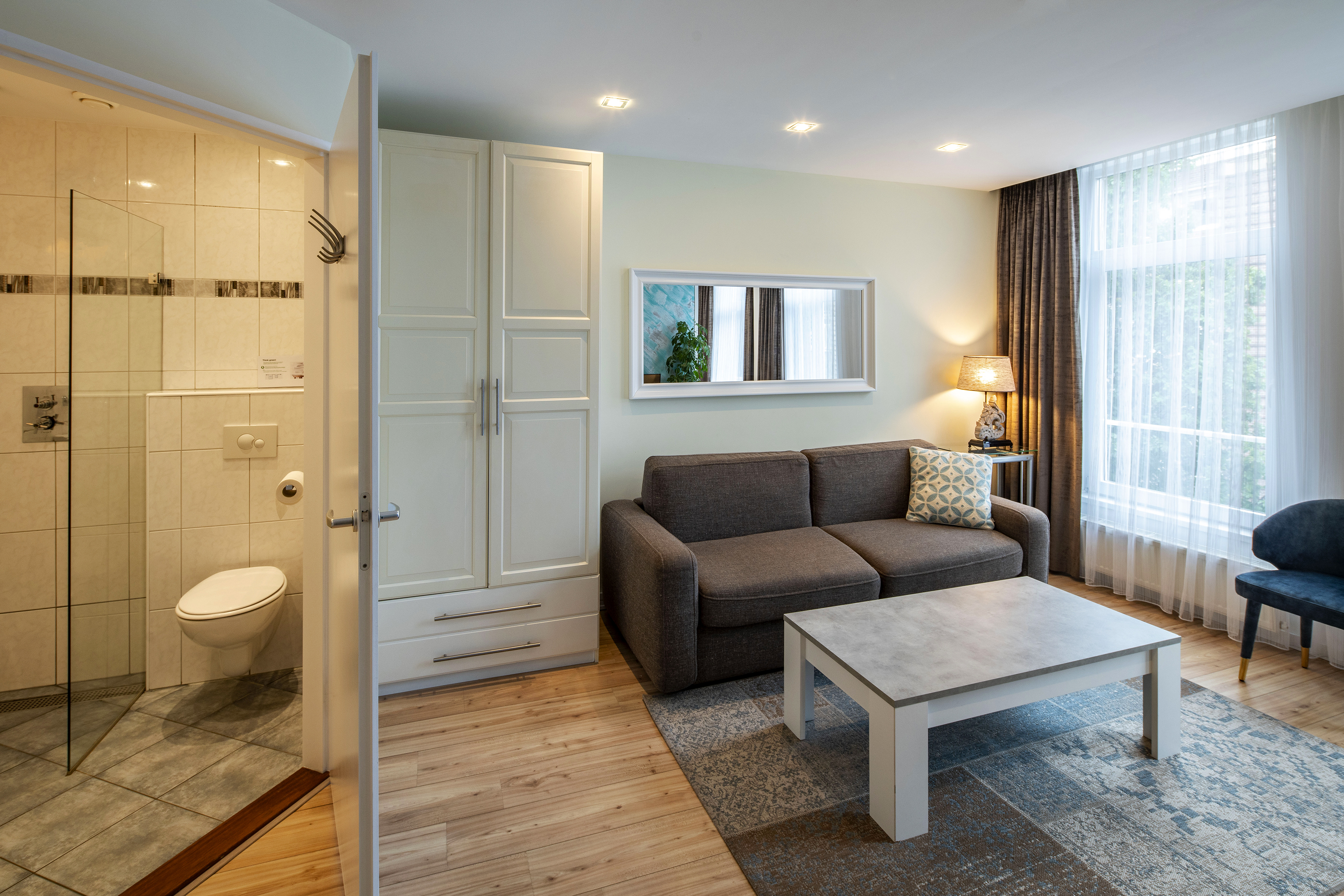 Studio Classic King Bed