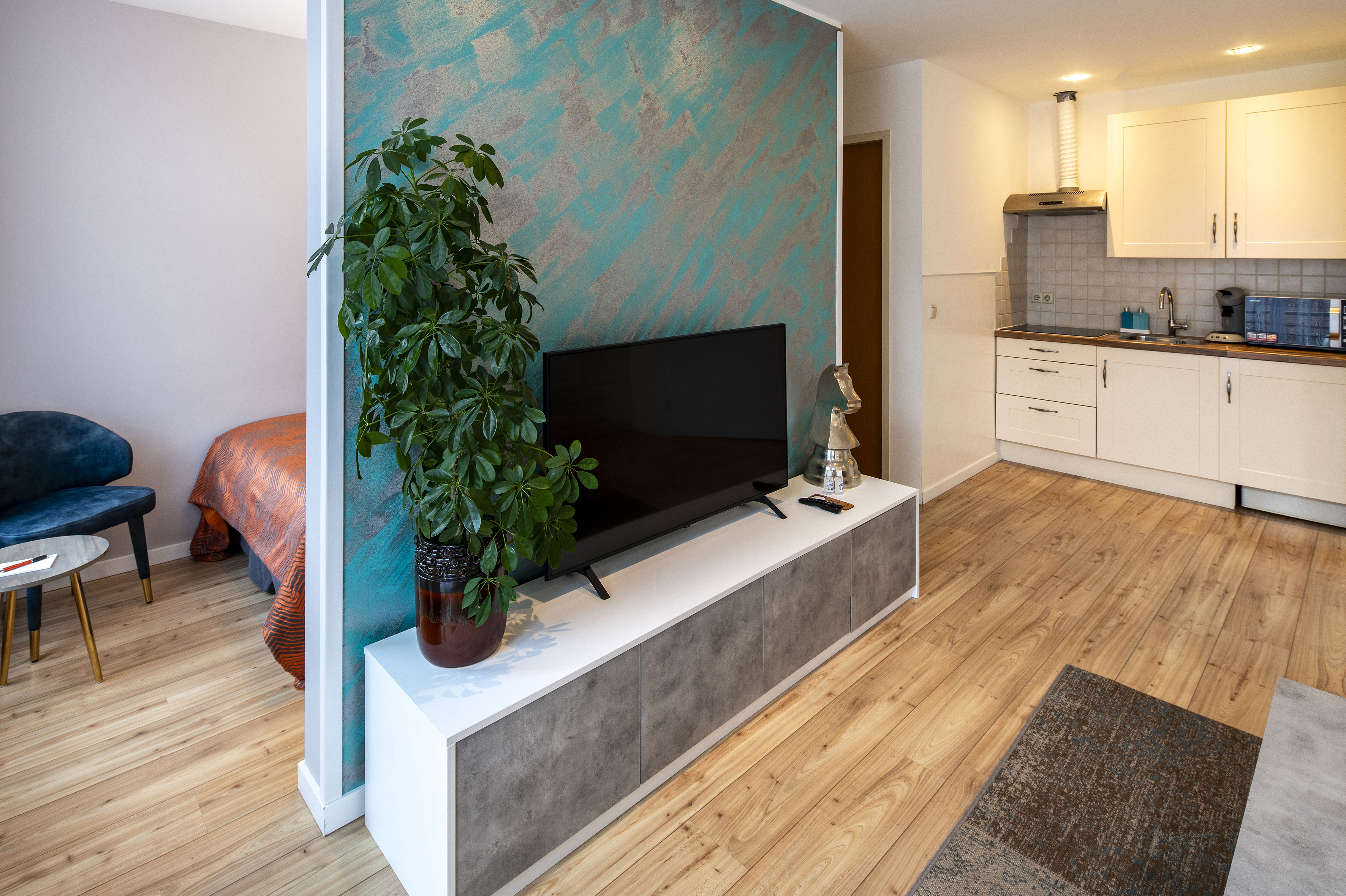 Studio Classic King Bed