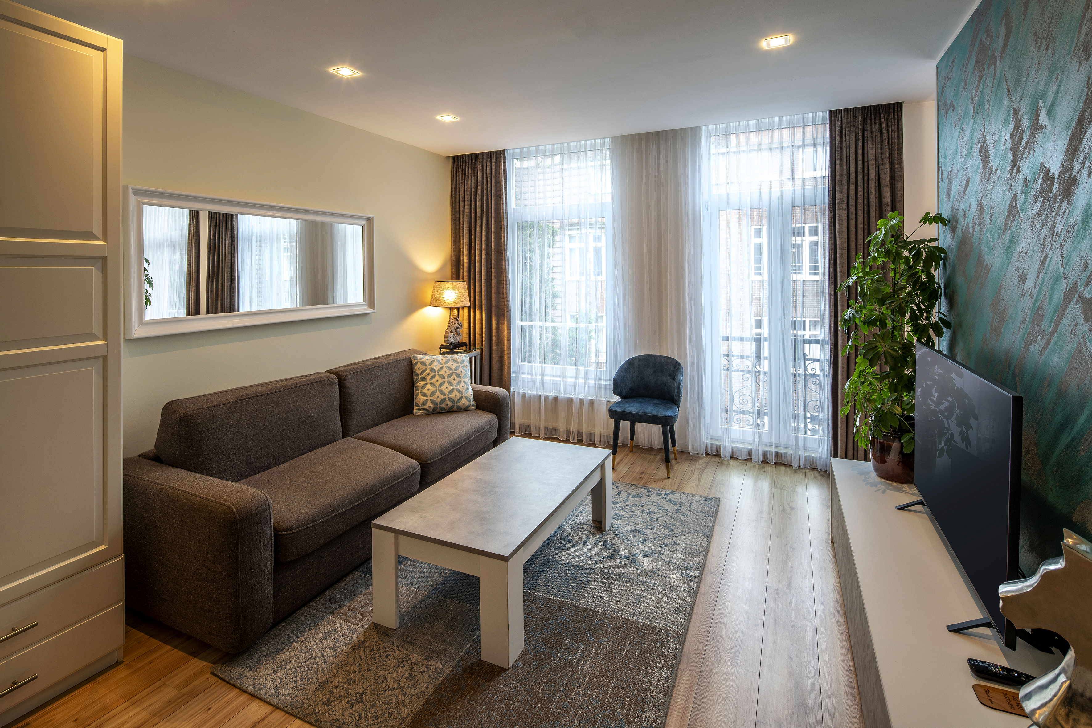 Studio Classic King Bed