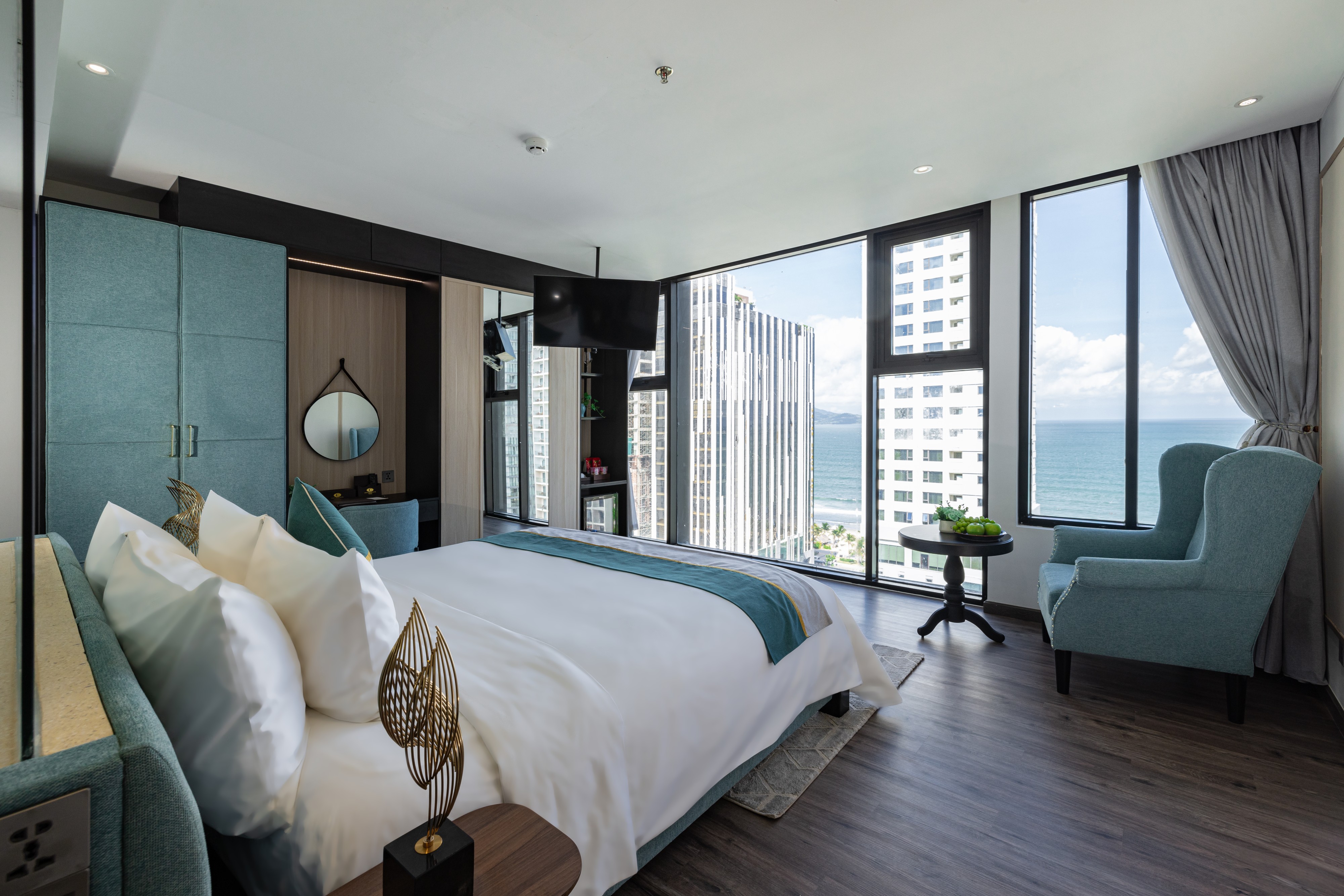 Junior Suite Ocean View King Bed