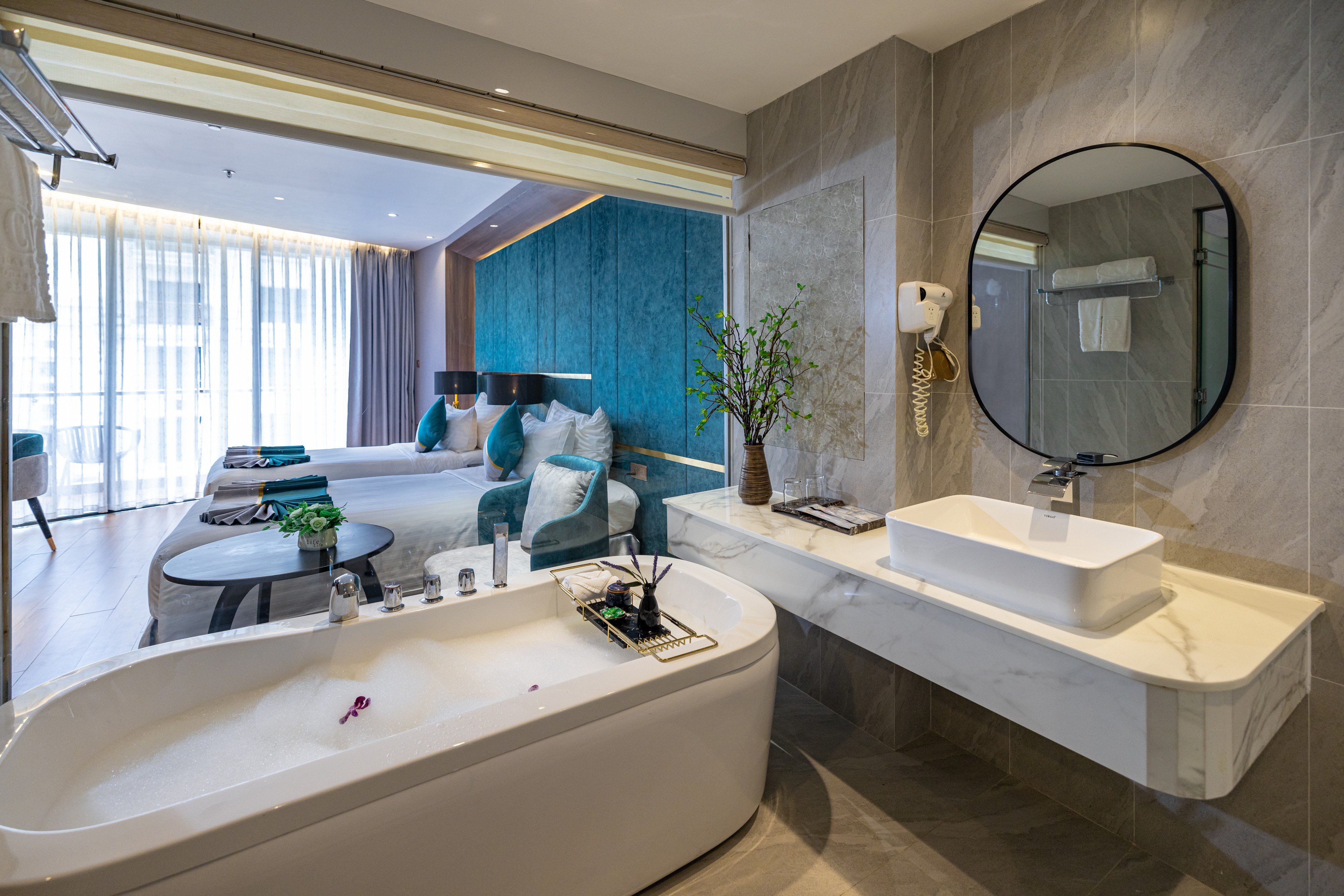 Twin Deluxe Partial Ocean View