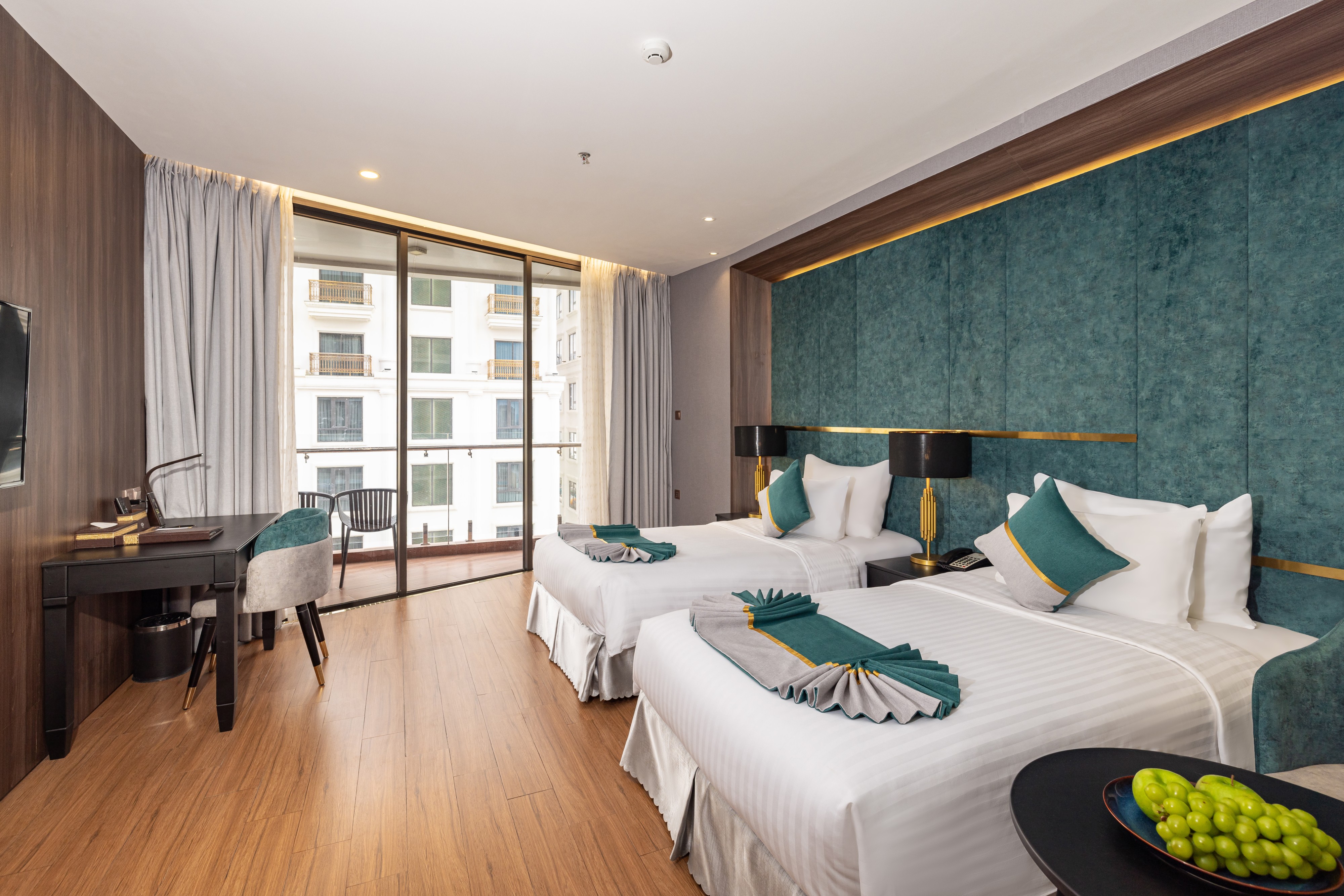 Twin Deluxe Partial Ocean View