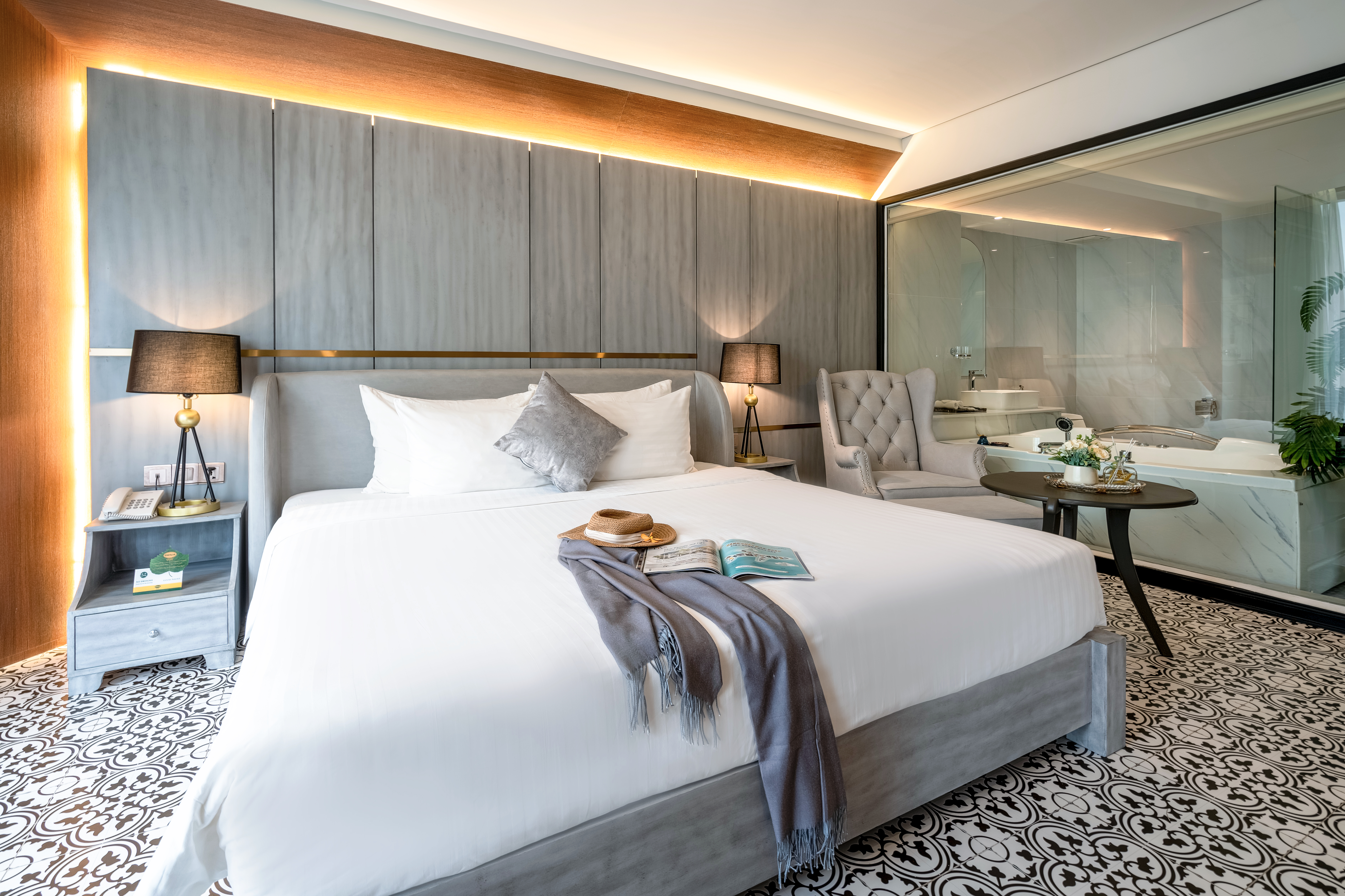 Junior Suite Ocean View King Bed