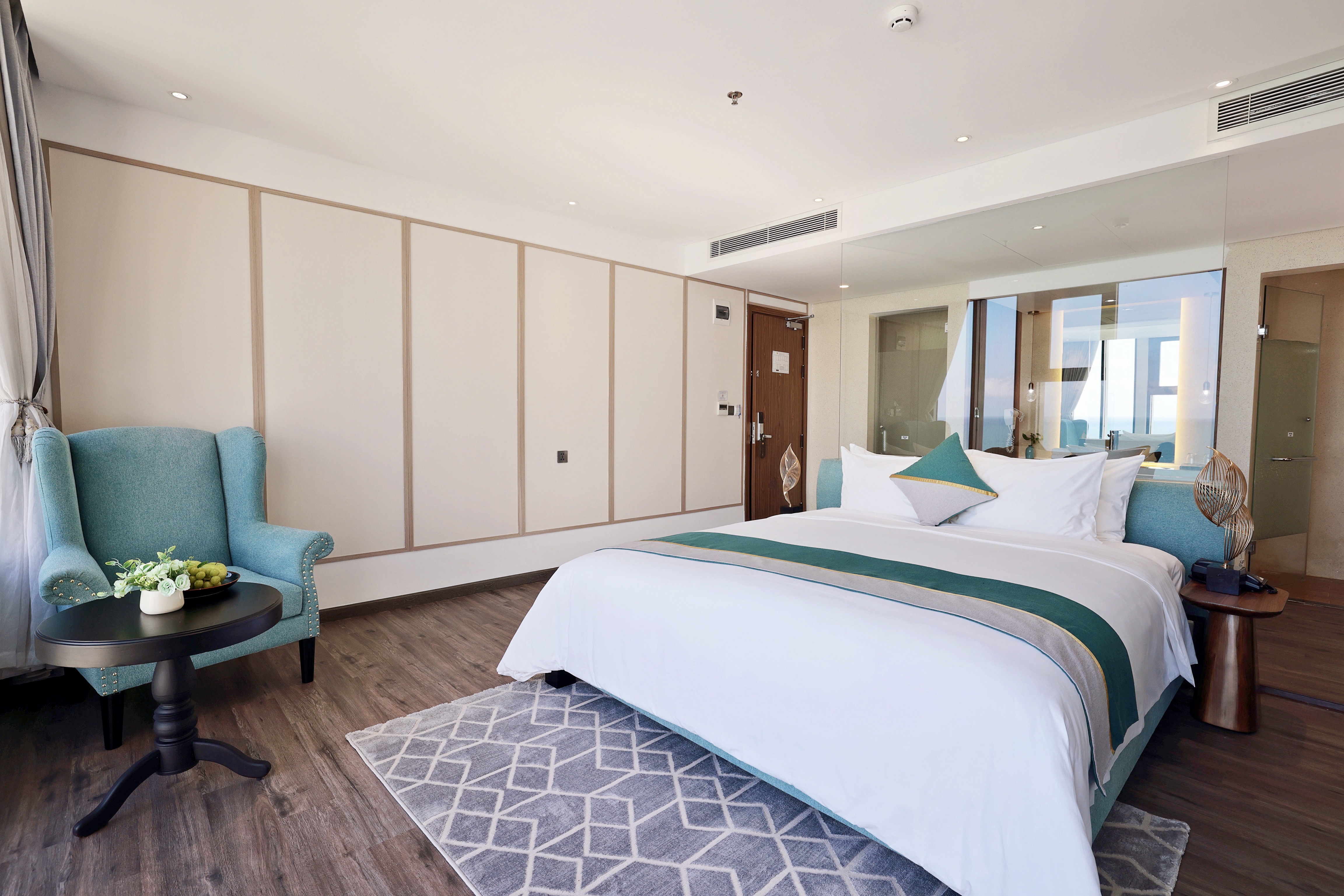 Junior Suite Ocean View King Bed