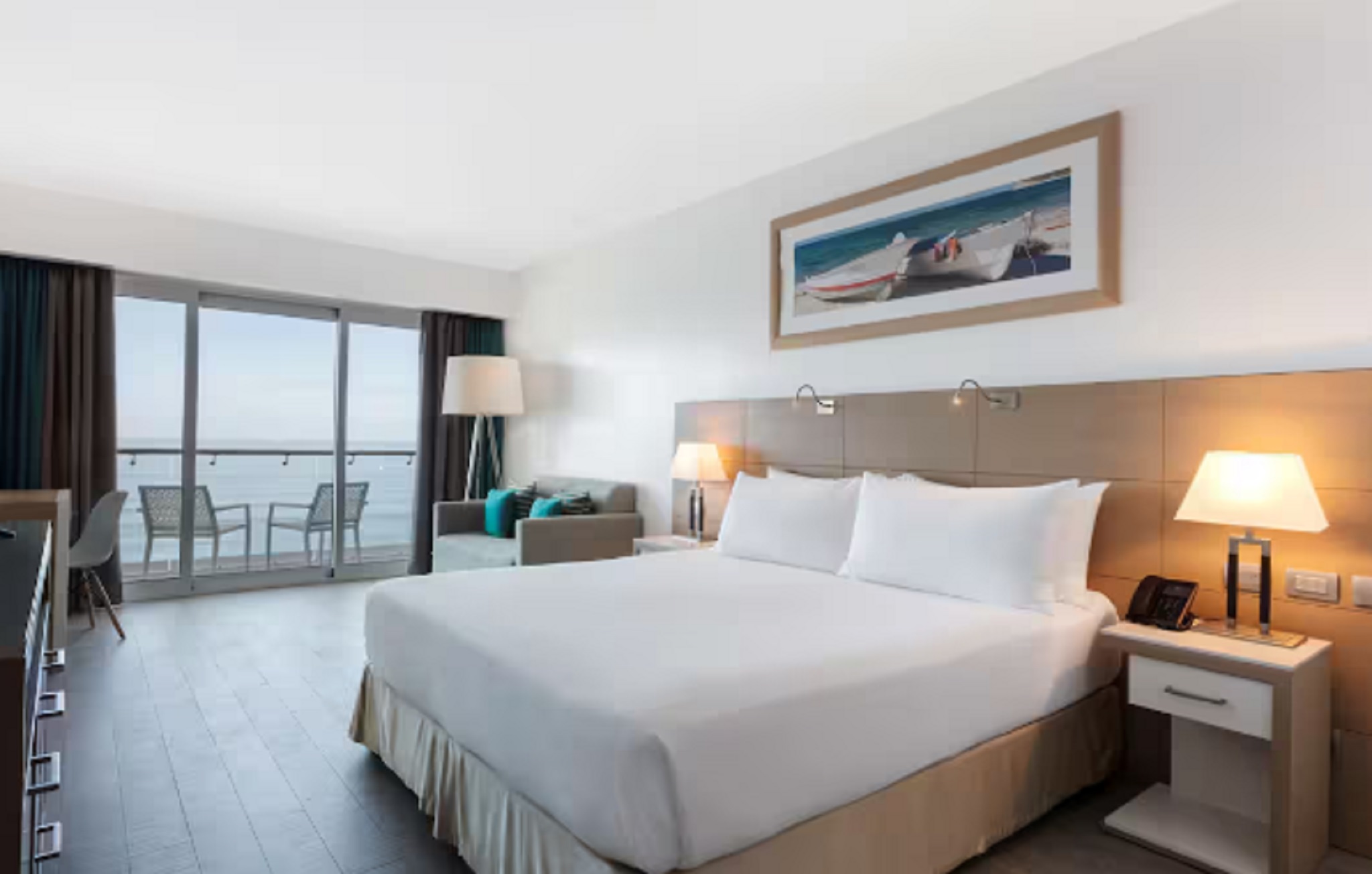 Junior Suite Ocean View Queen Bed