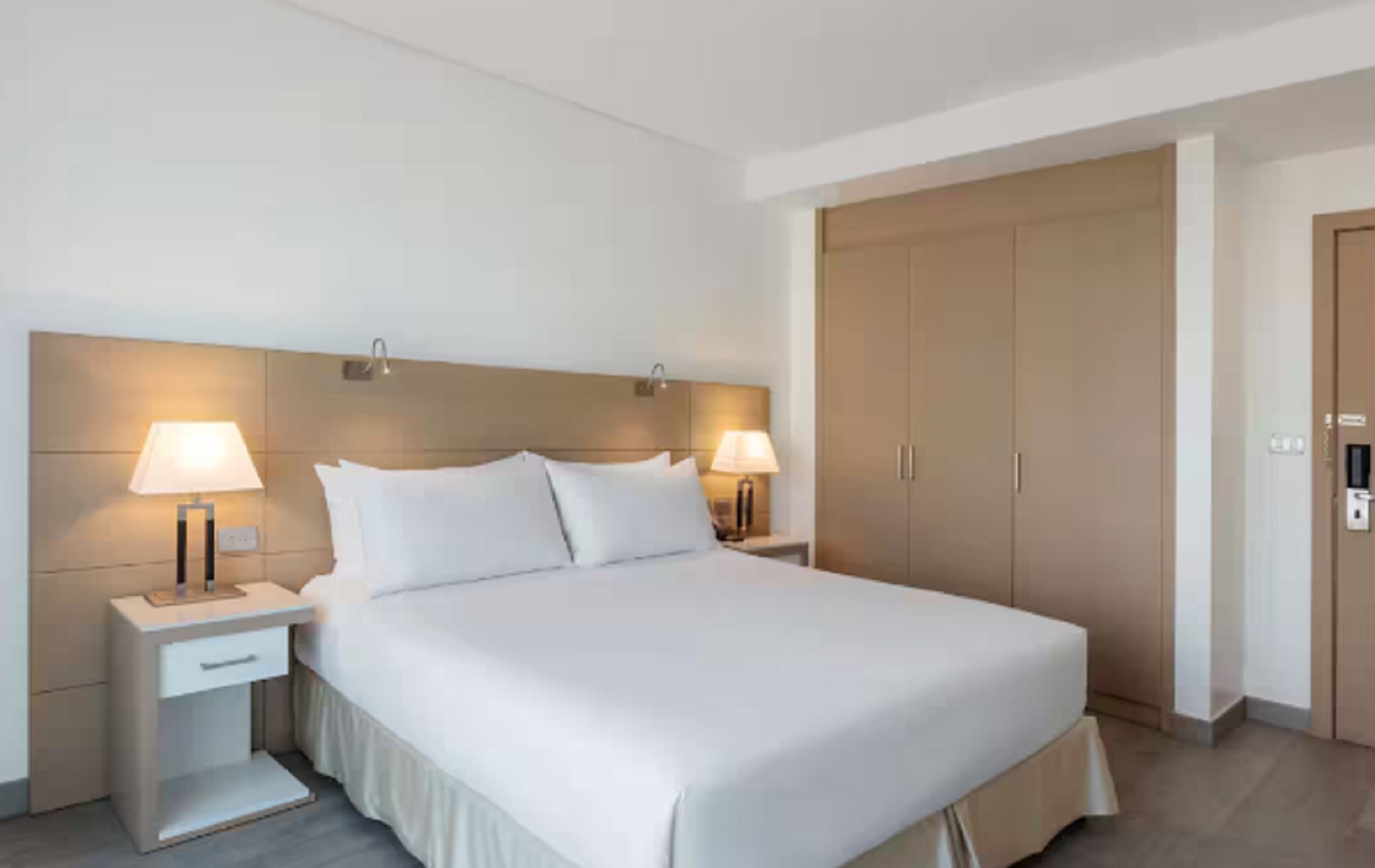 Double City View Queen Bed