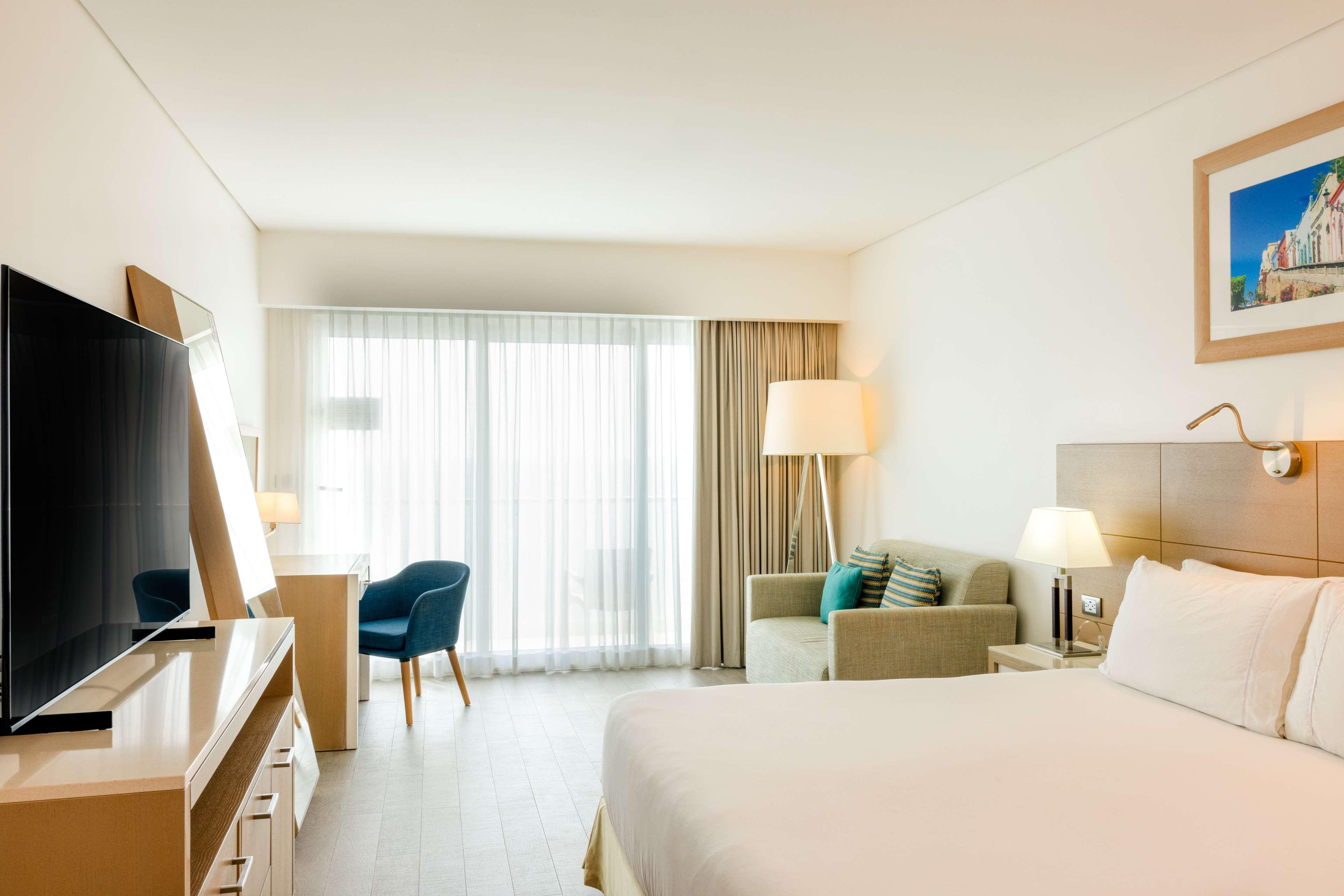 Junior Suite City View Queen Bed