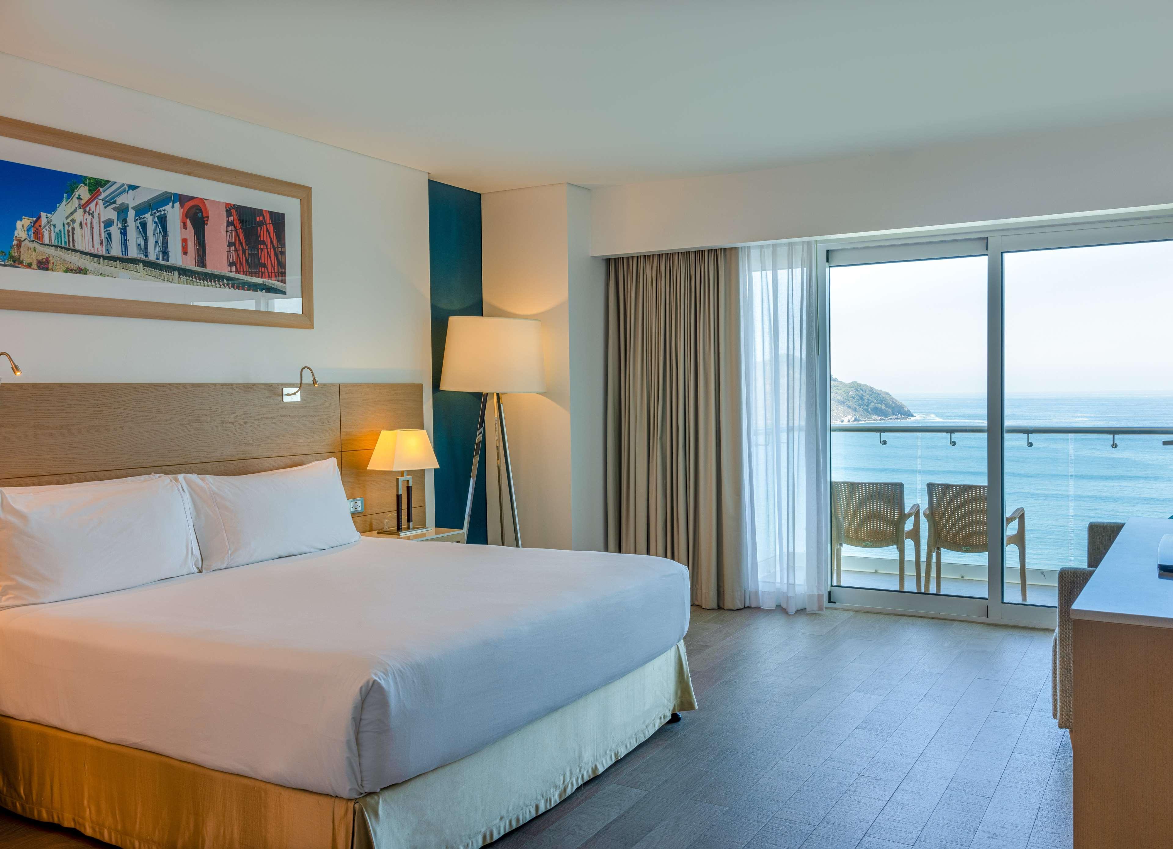 Junior Suite Ocean View Queen Bed