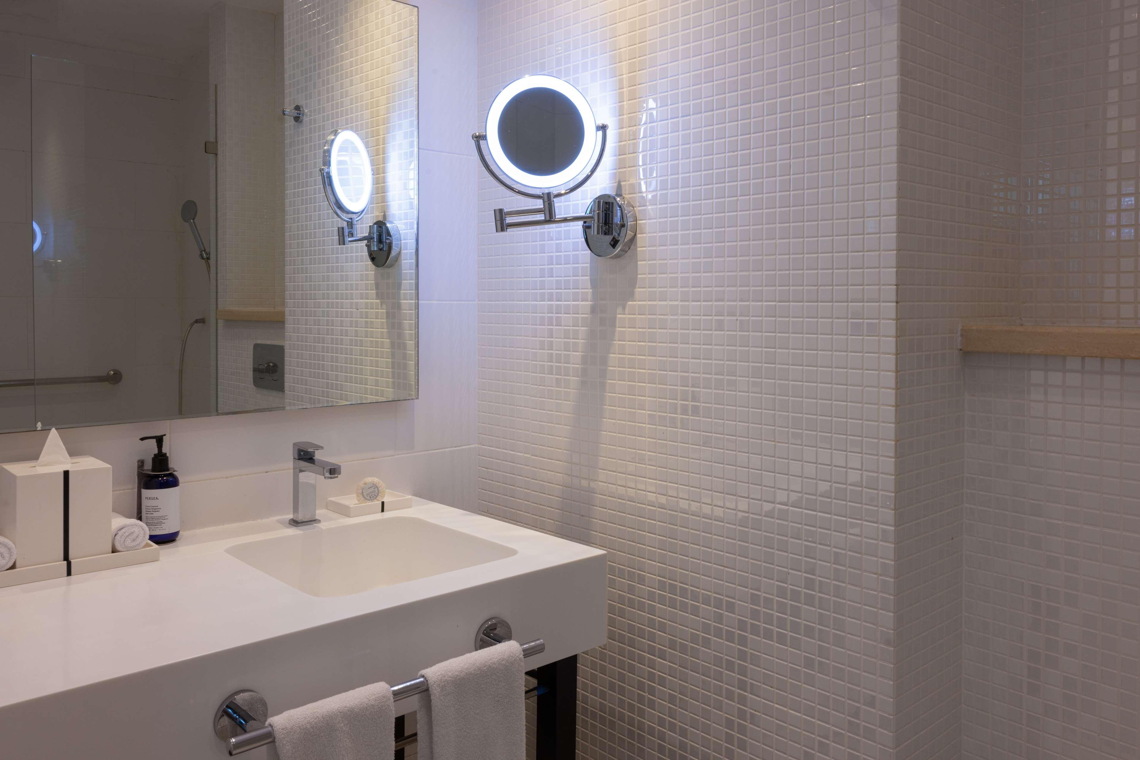 Double City View Queen Bed