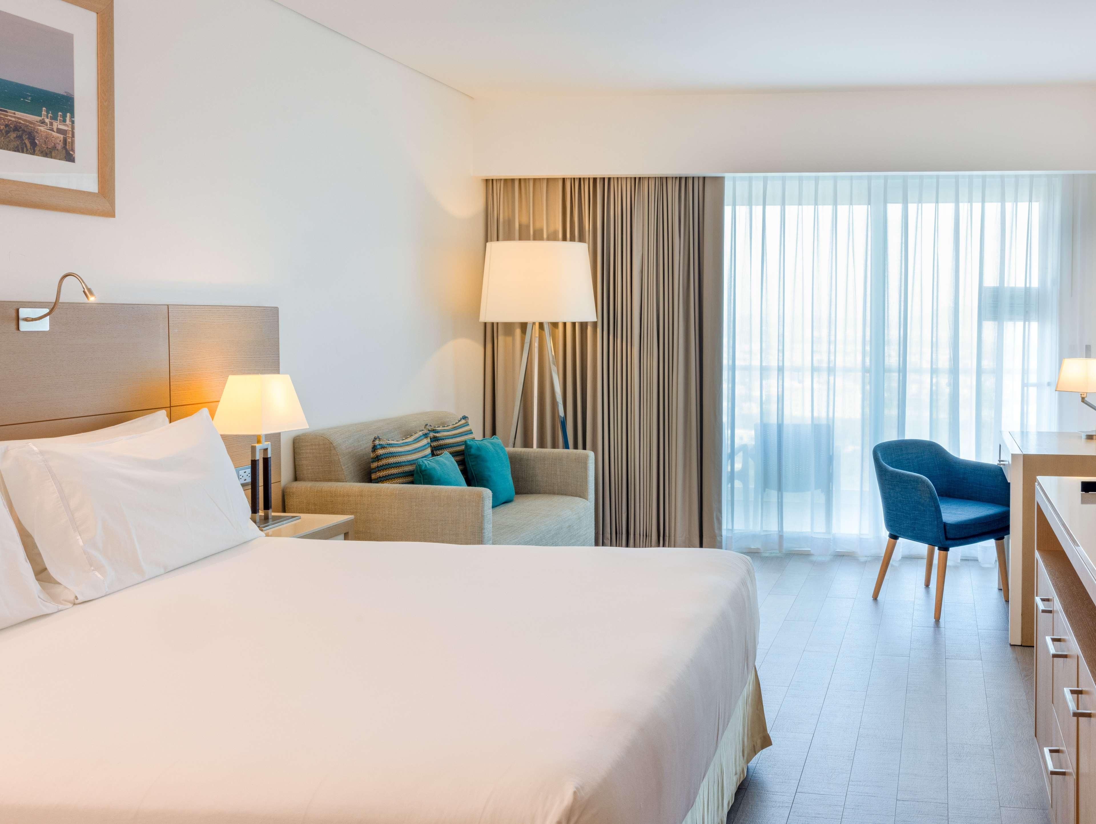 Junior Suite Ocean View Queen Bed