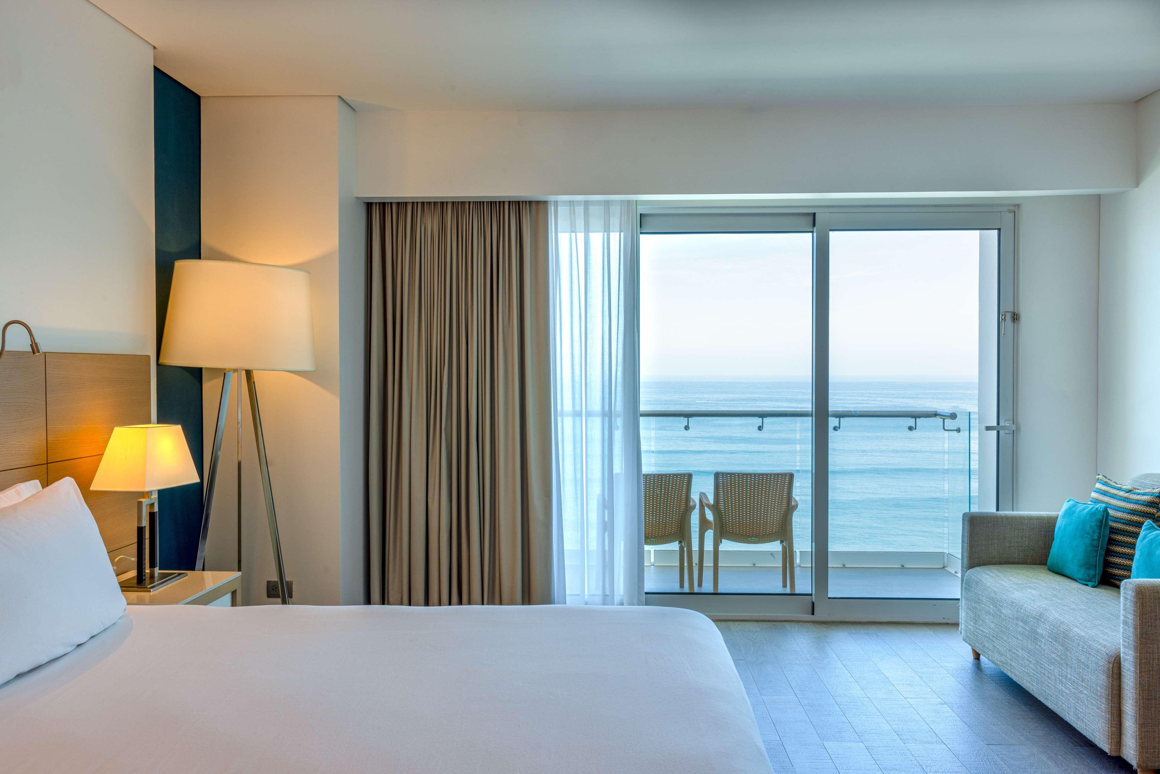 Junior Suite Ocean View Queen Bed