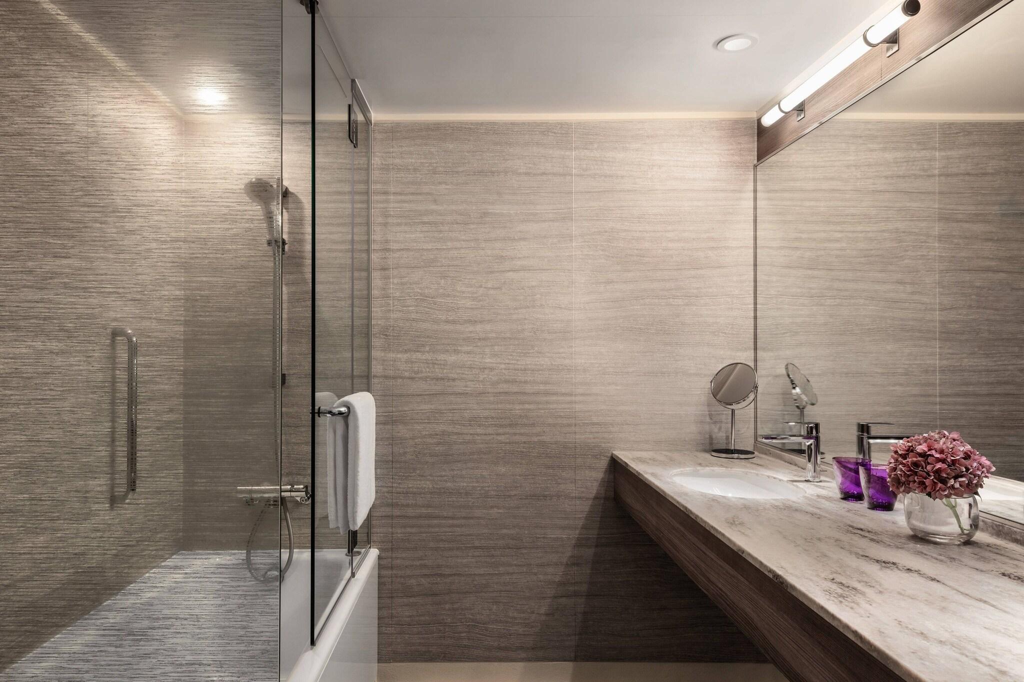 Twin Deluxe Lake View