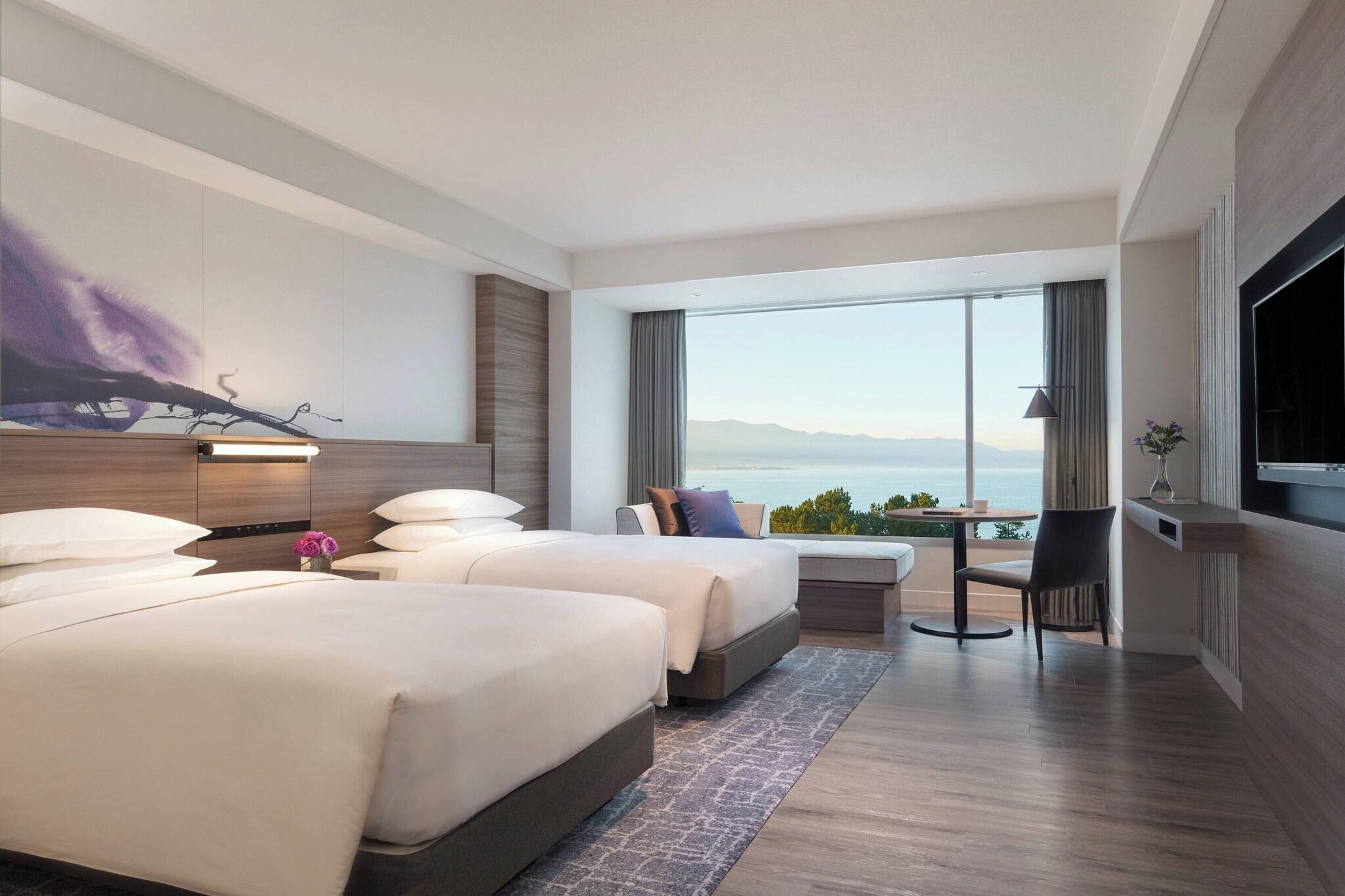 Twin Premium with Views