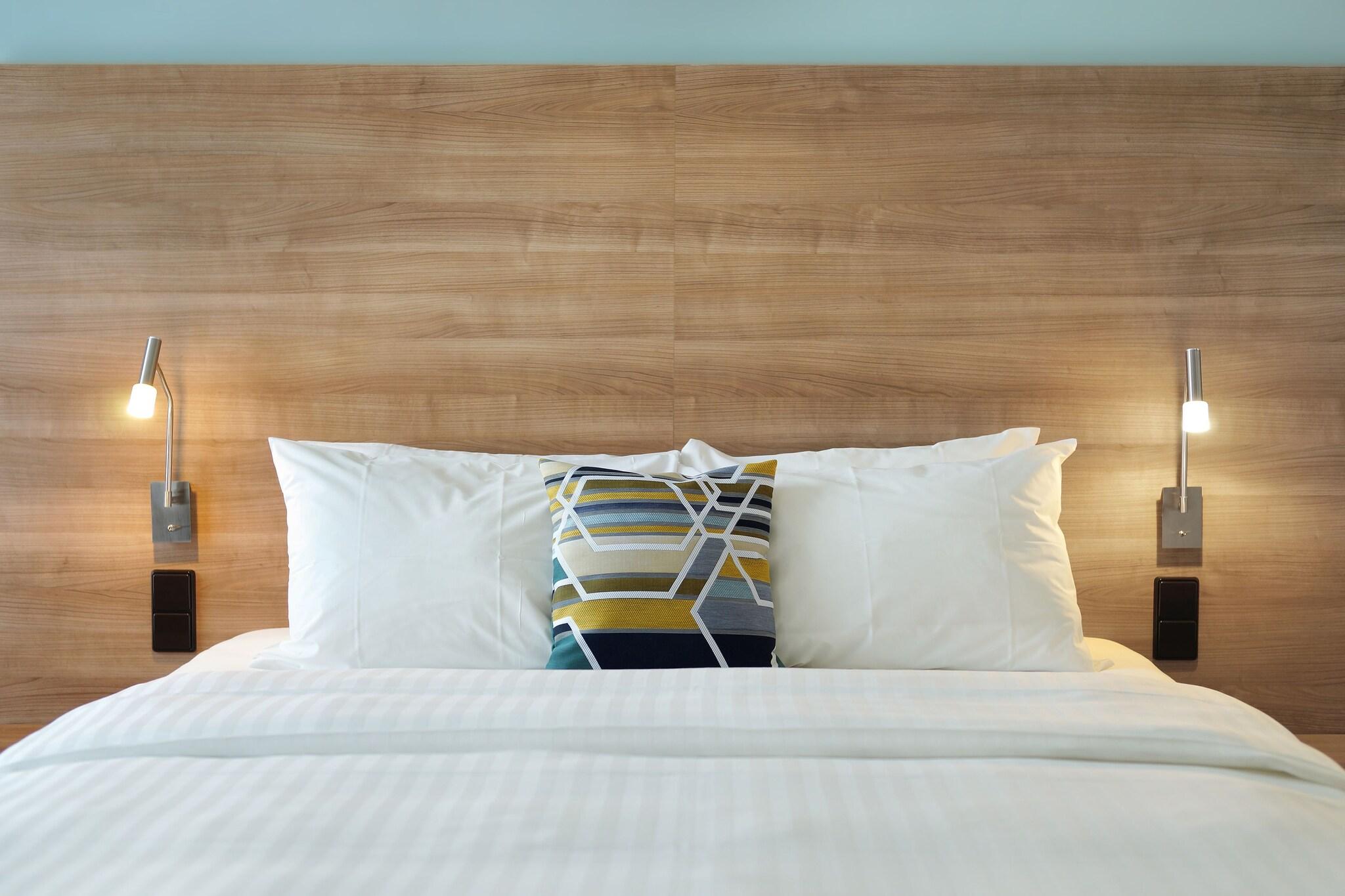 Double Executive Queen Bed