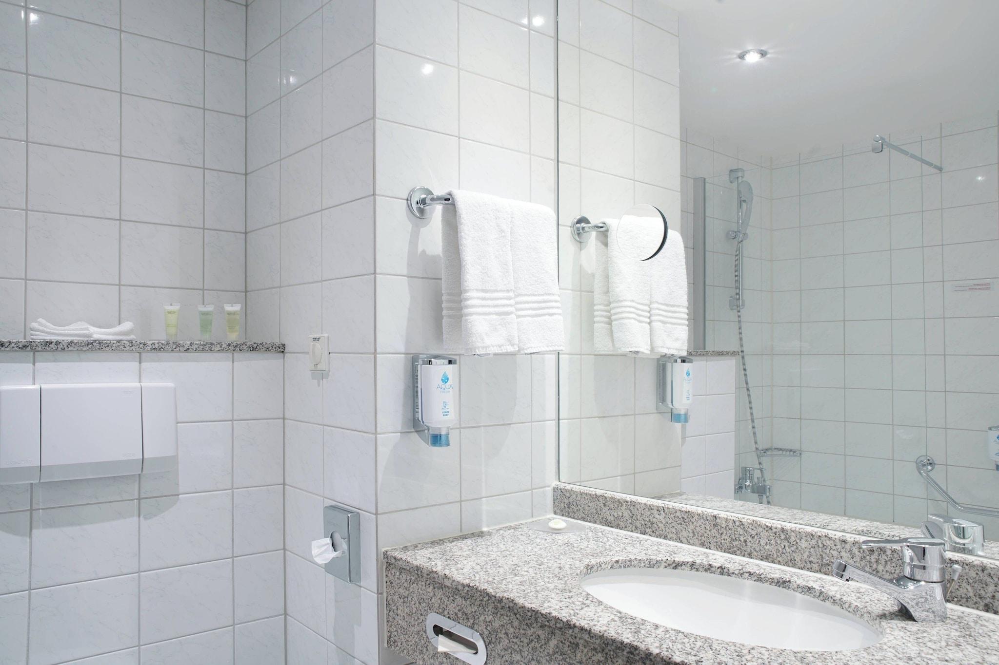 Double Executive Queen Bed