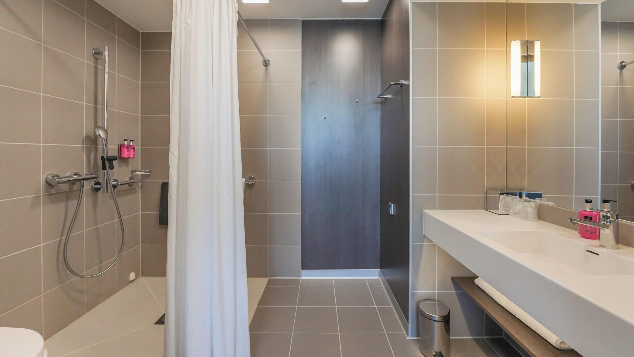 Double Queen Size Bed