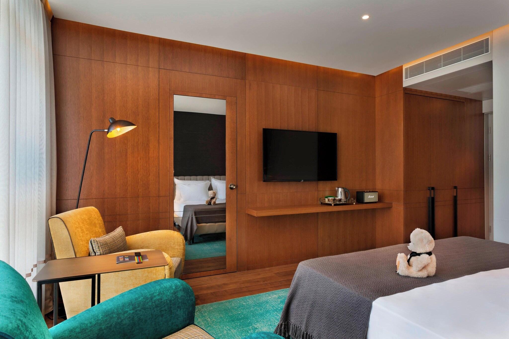 Double Queen Size Bed