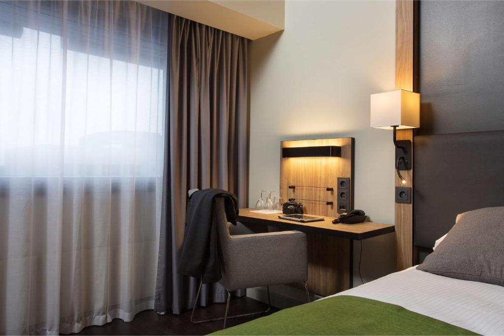 Double Queen Size Bed