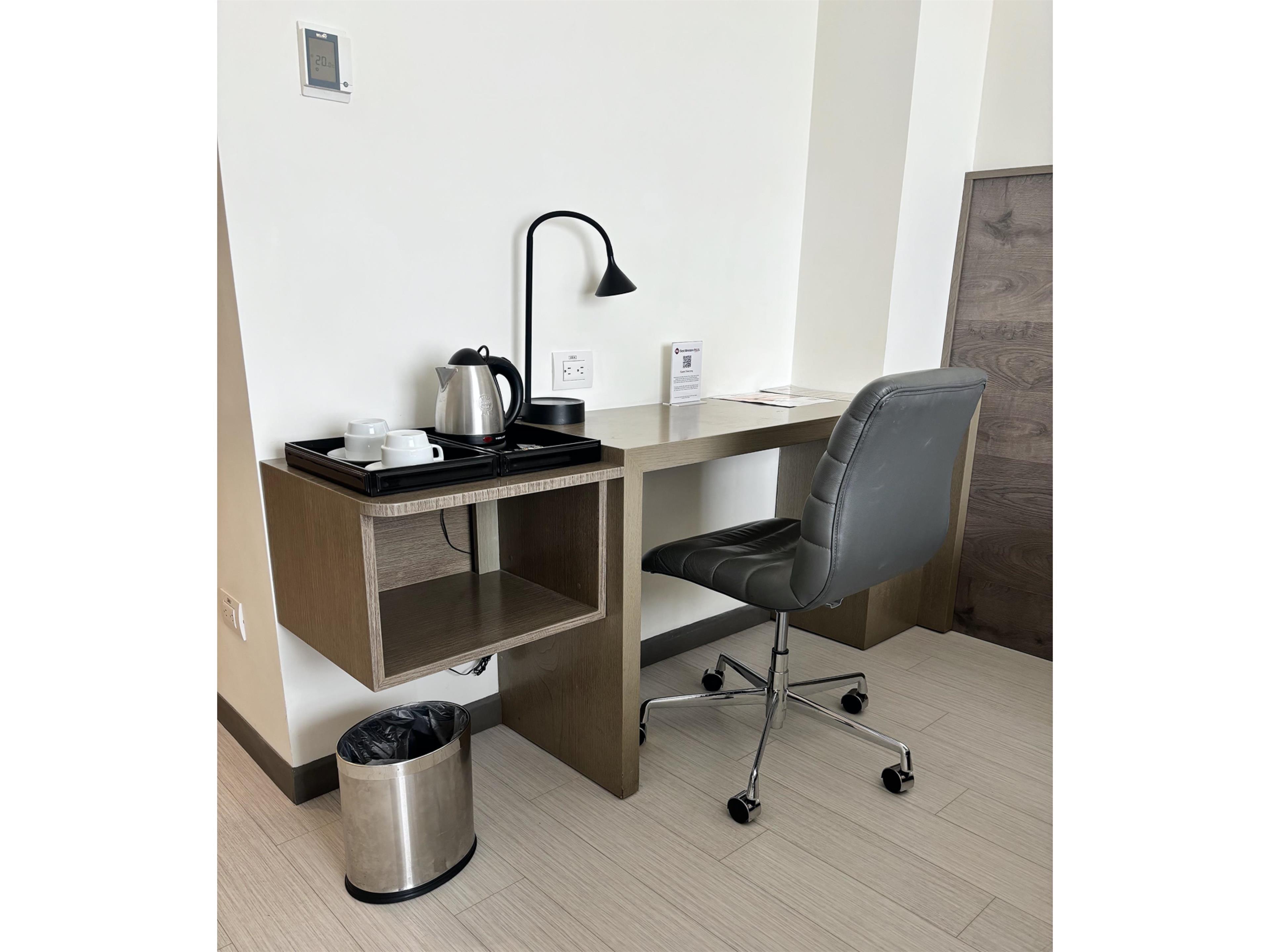 Junior Suite Queen Size Bed