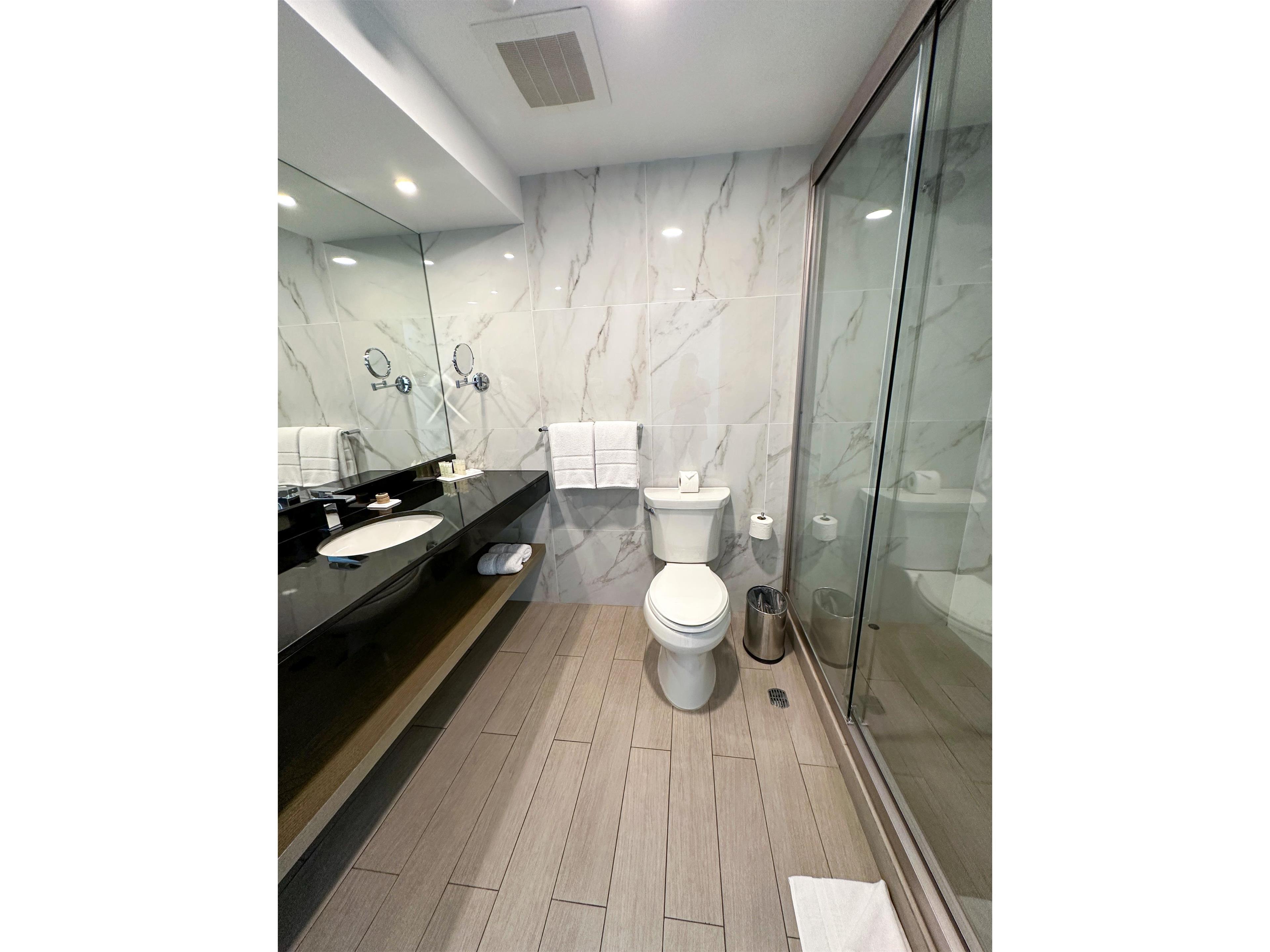 Junior Suite Queen Size Bed