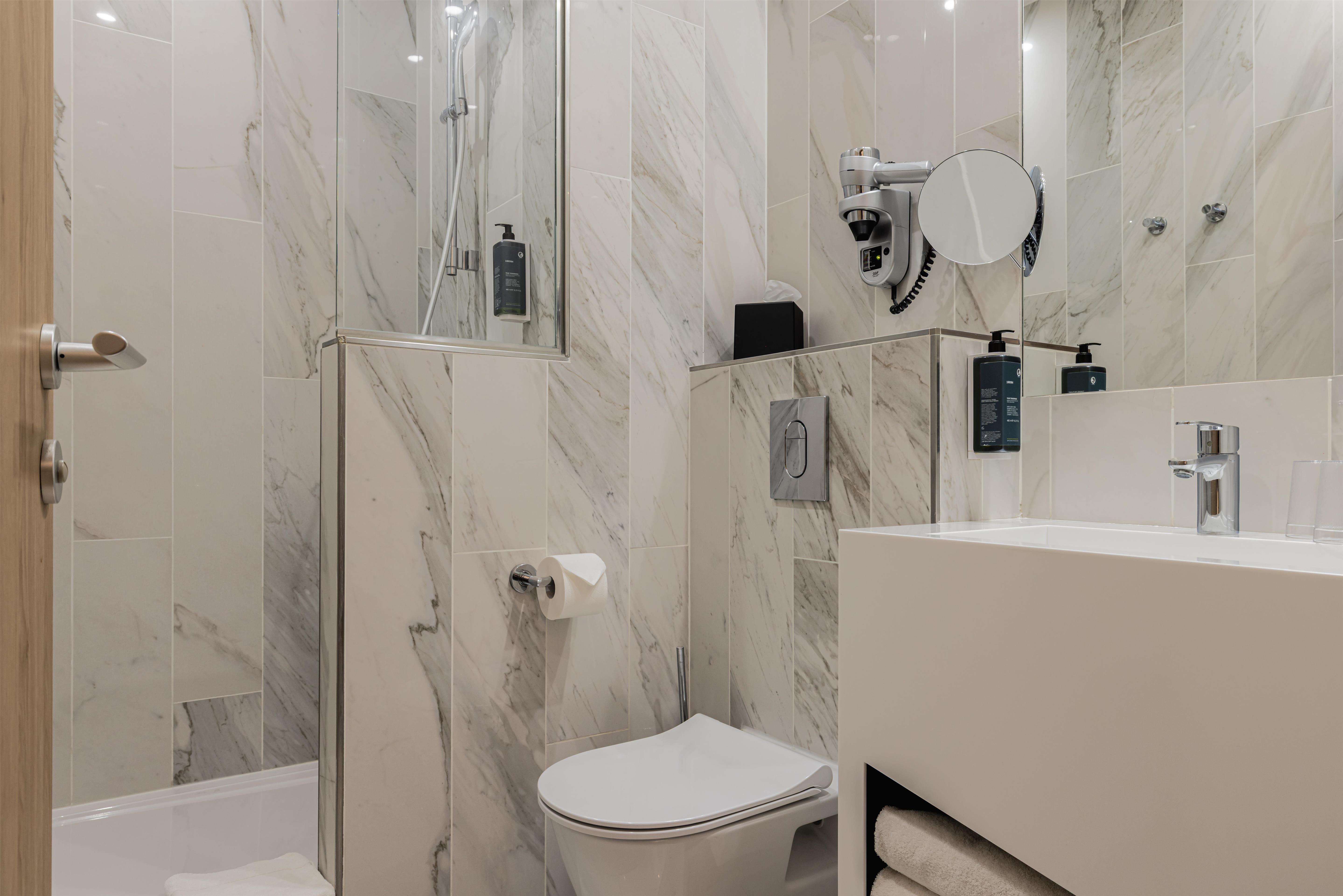 Double Classic Queen Bed