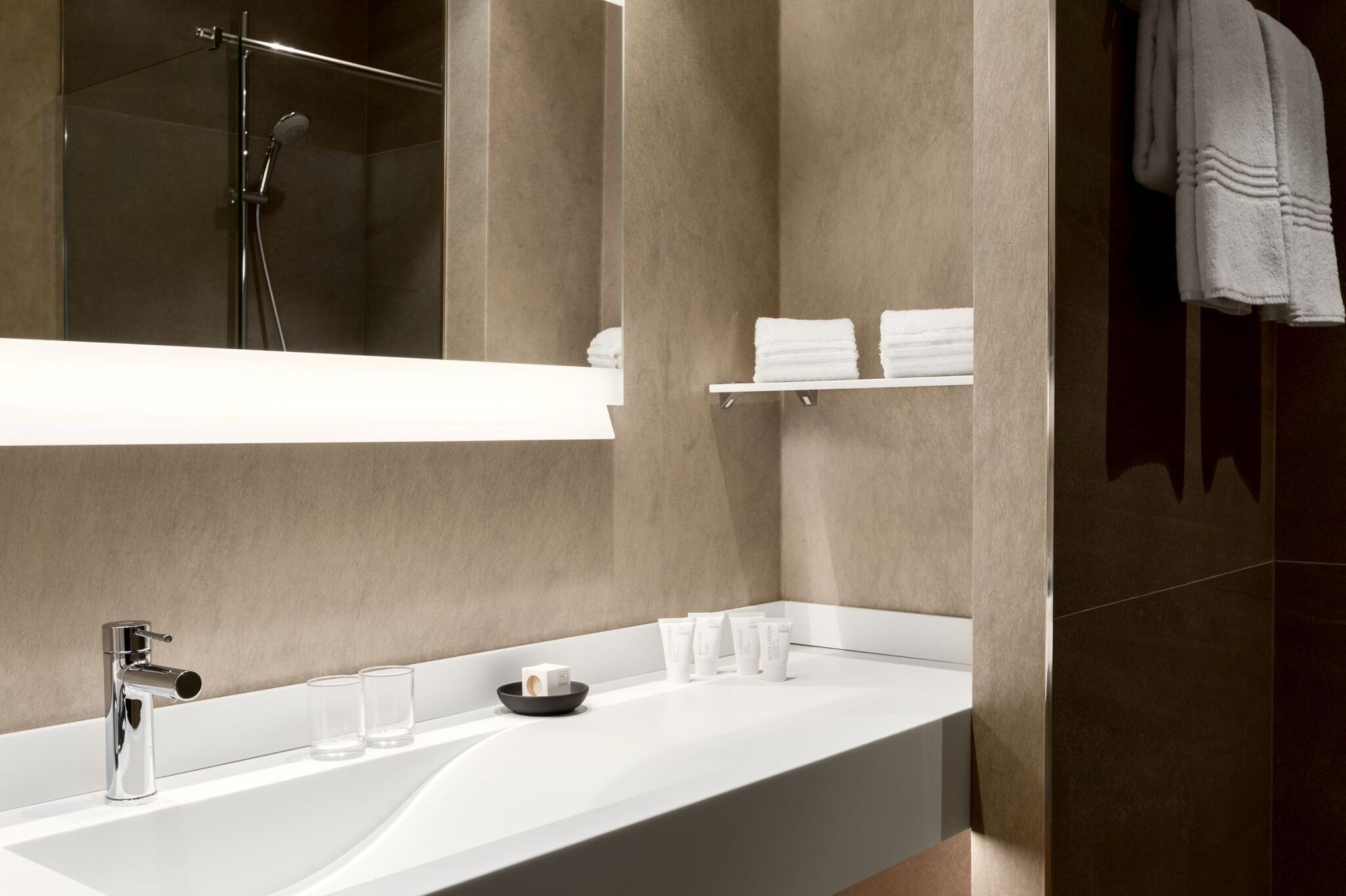 Double City View King Bed