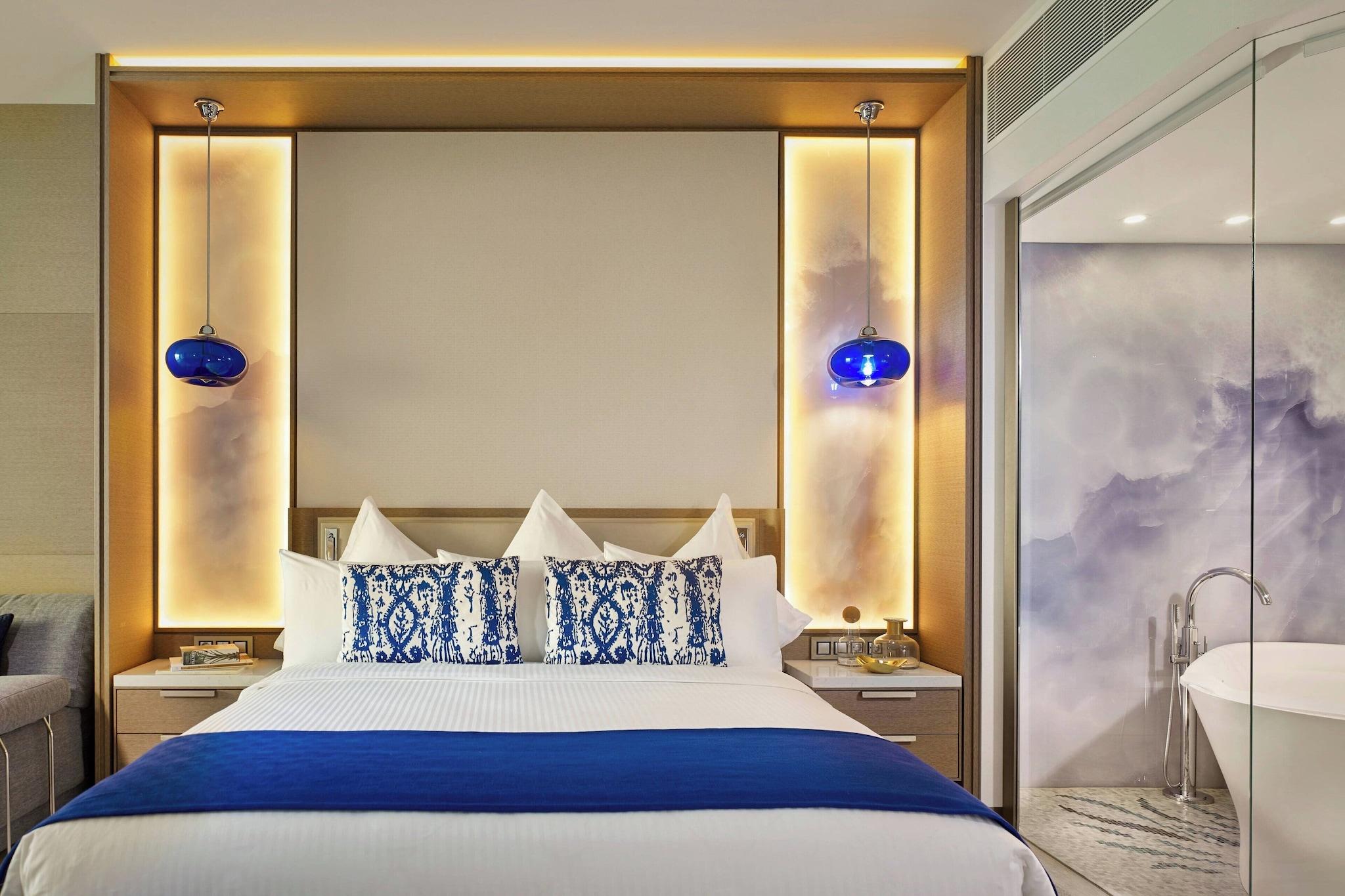 Junior Suite Sea View King Bed