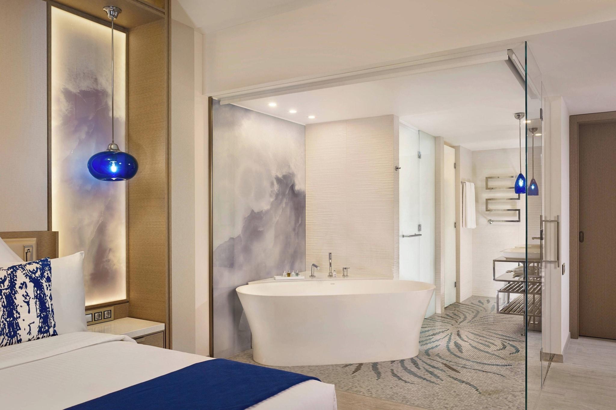 Junior Suite Sea View King Bed