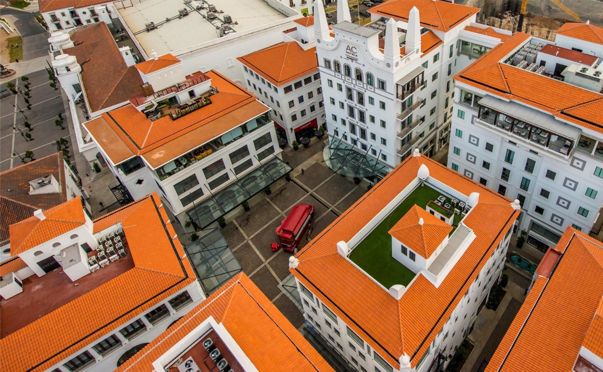 Double Deluxe King Bed