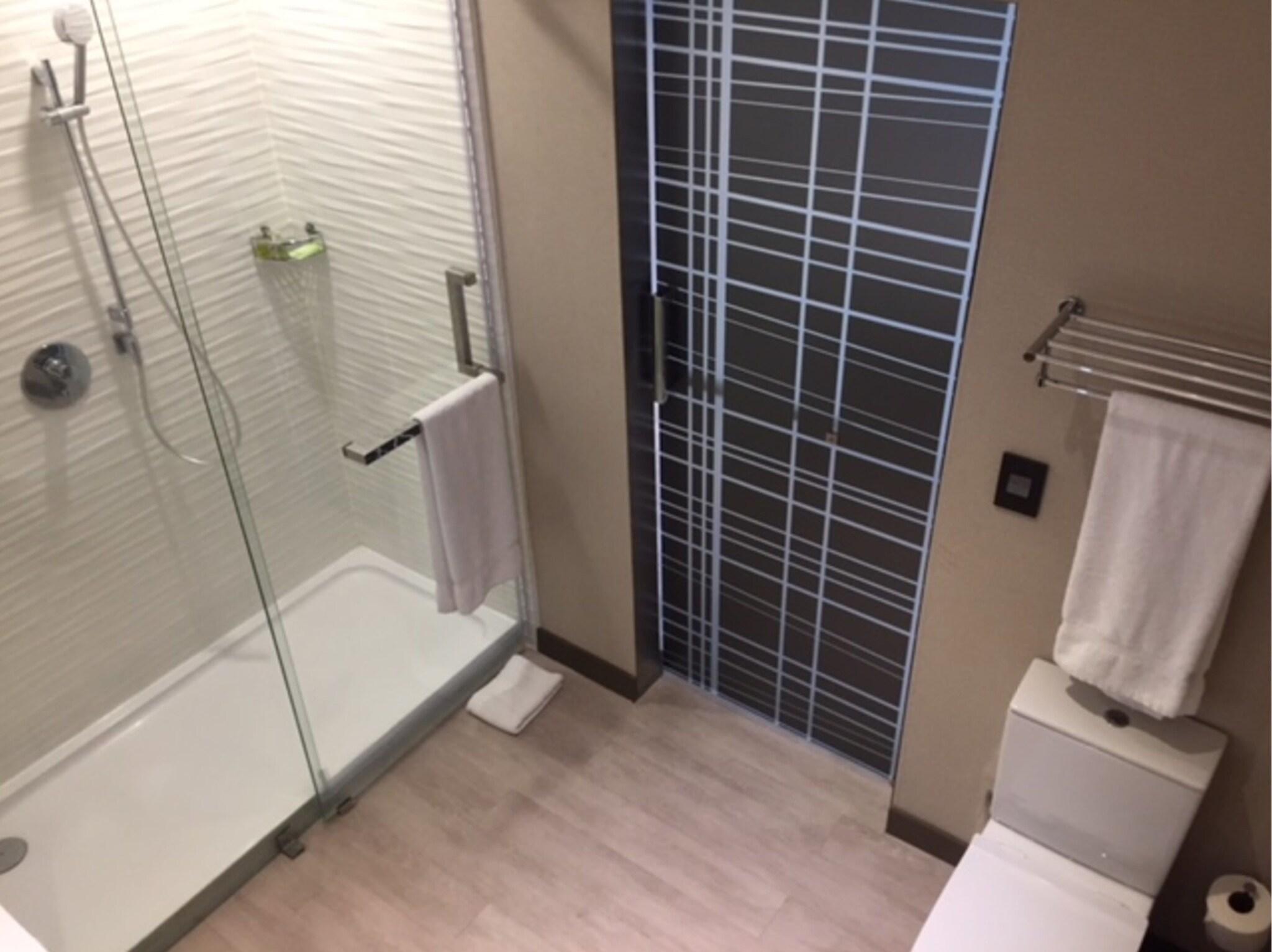 Double Deluxe King Bed