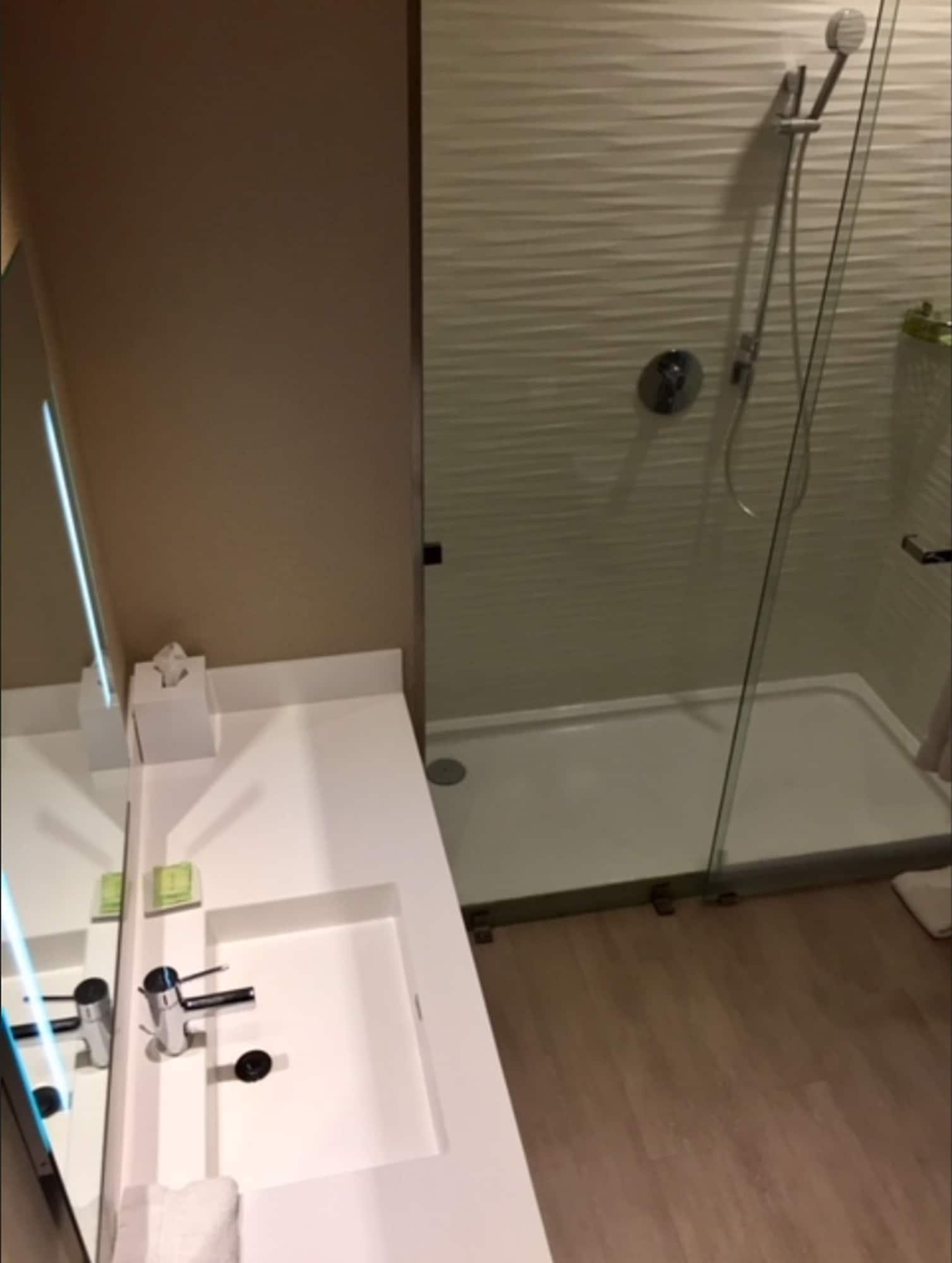 Double Deluxe King Bed