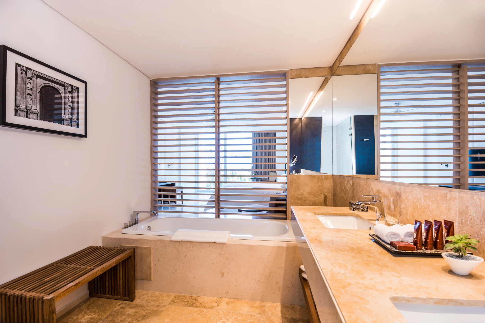 Junior Suite Club King Bed