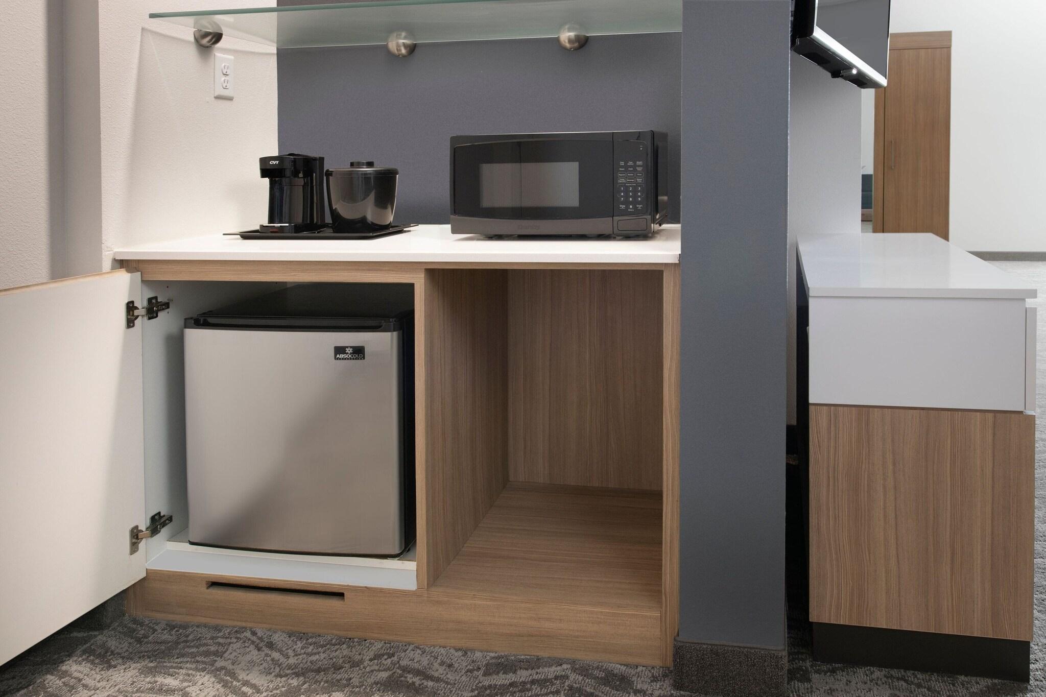 Suite Accessible King Size Bed