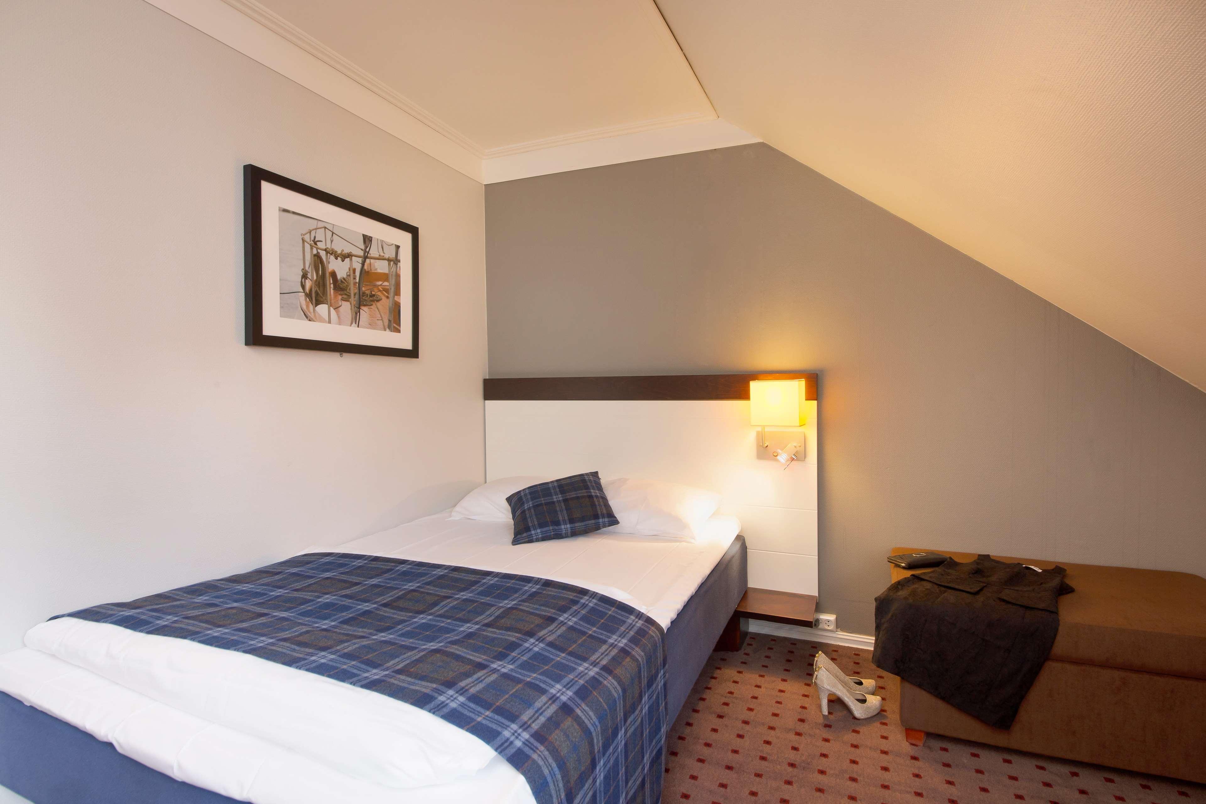 Double Queen Size Bed