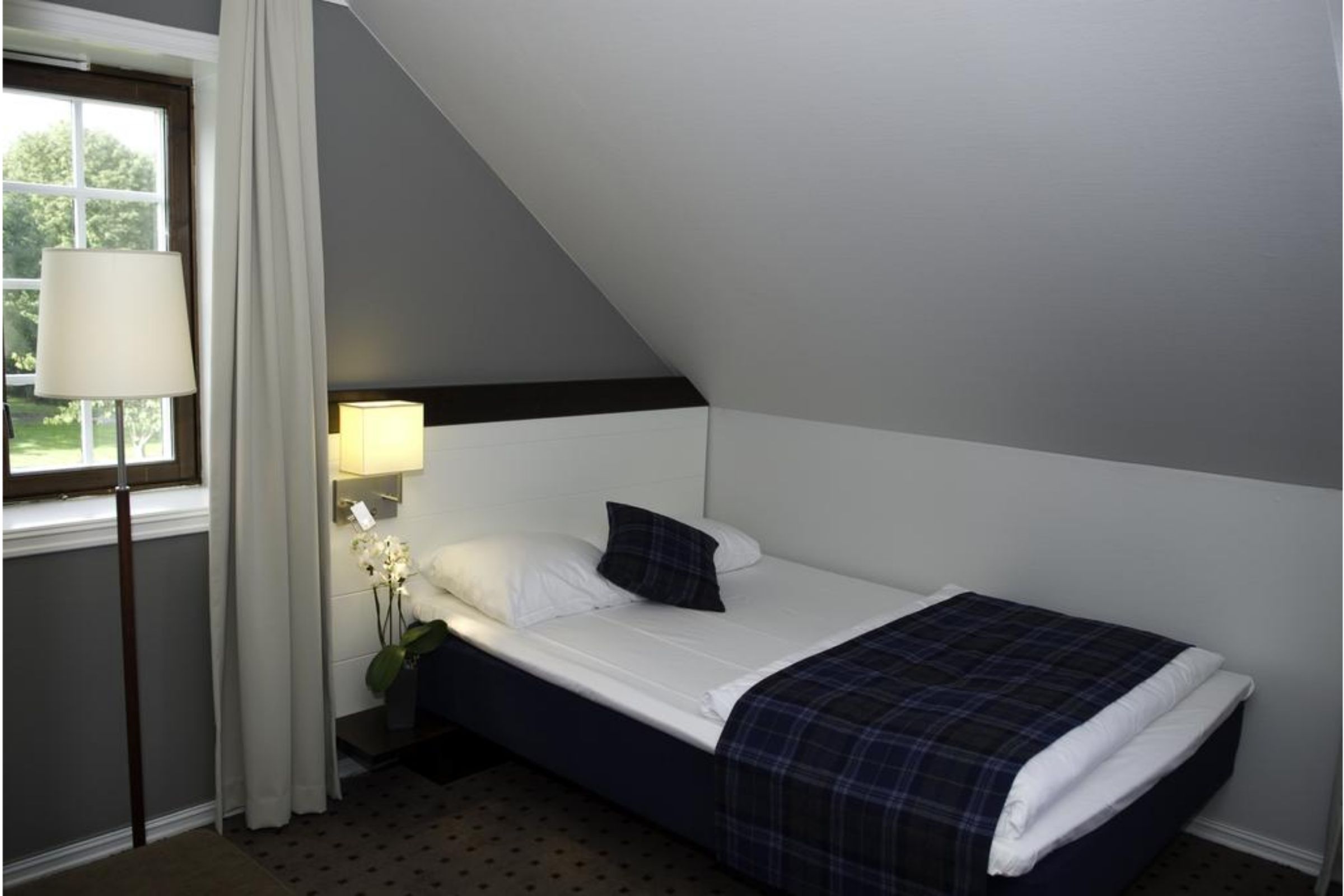 Double Queen Size Bed