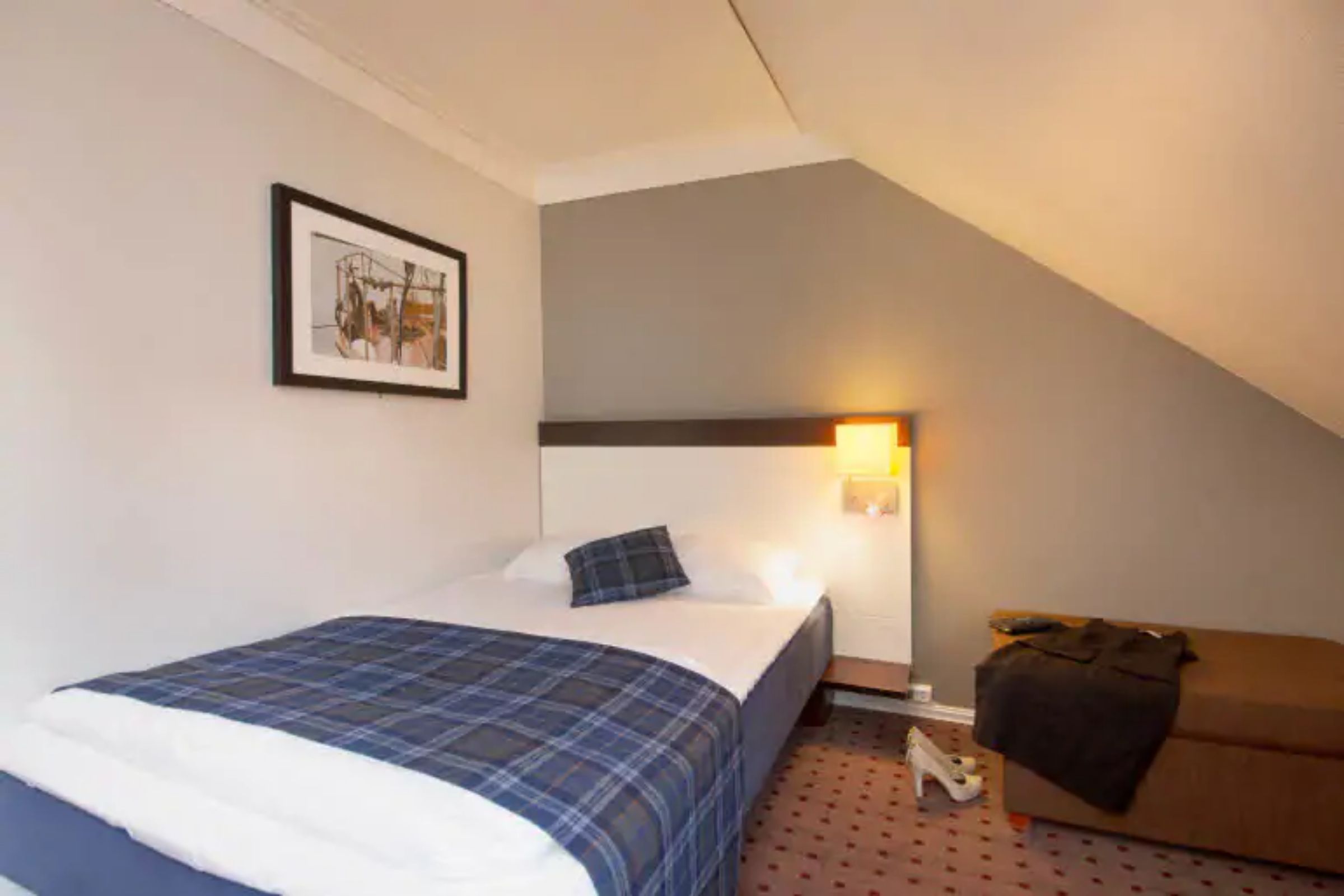 Double Queen Size Bed