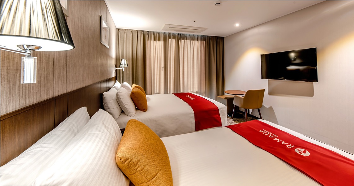 Suite Two Queen Beds