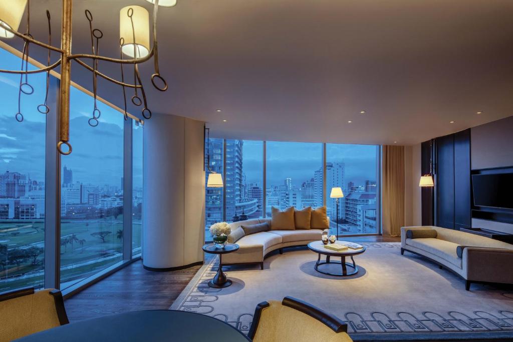 Suite King Bed One Bedroom 