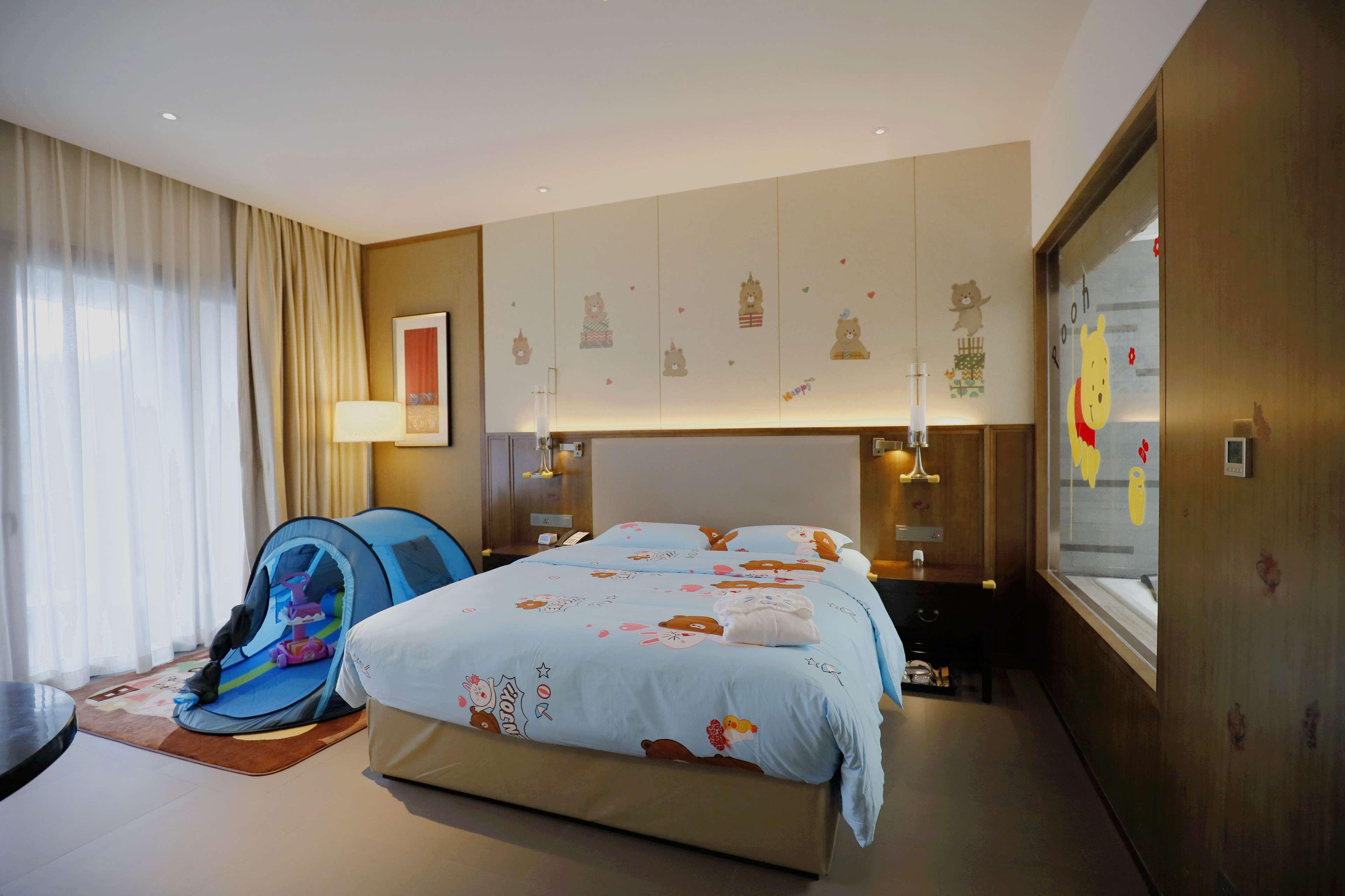 Family Room King Size Bed