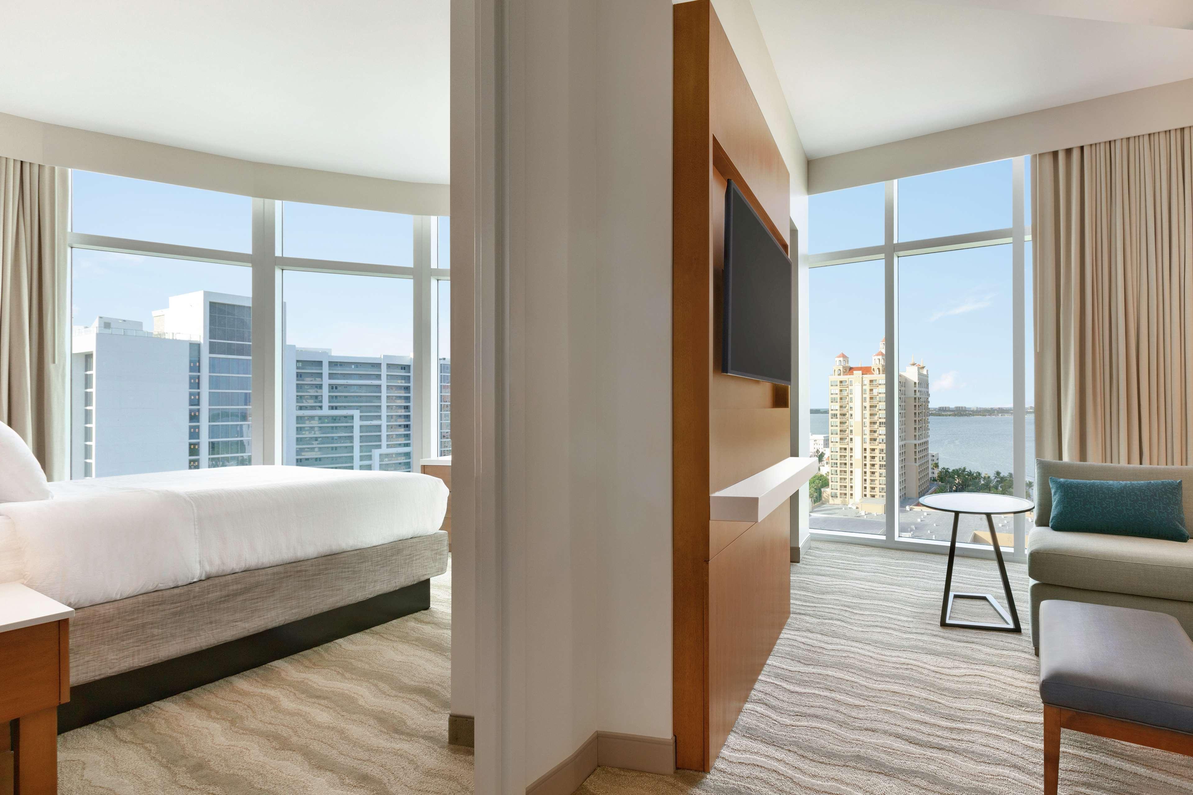 Suite Bay View King Bed