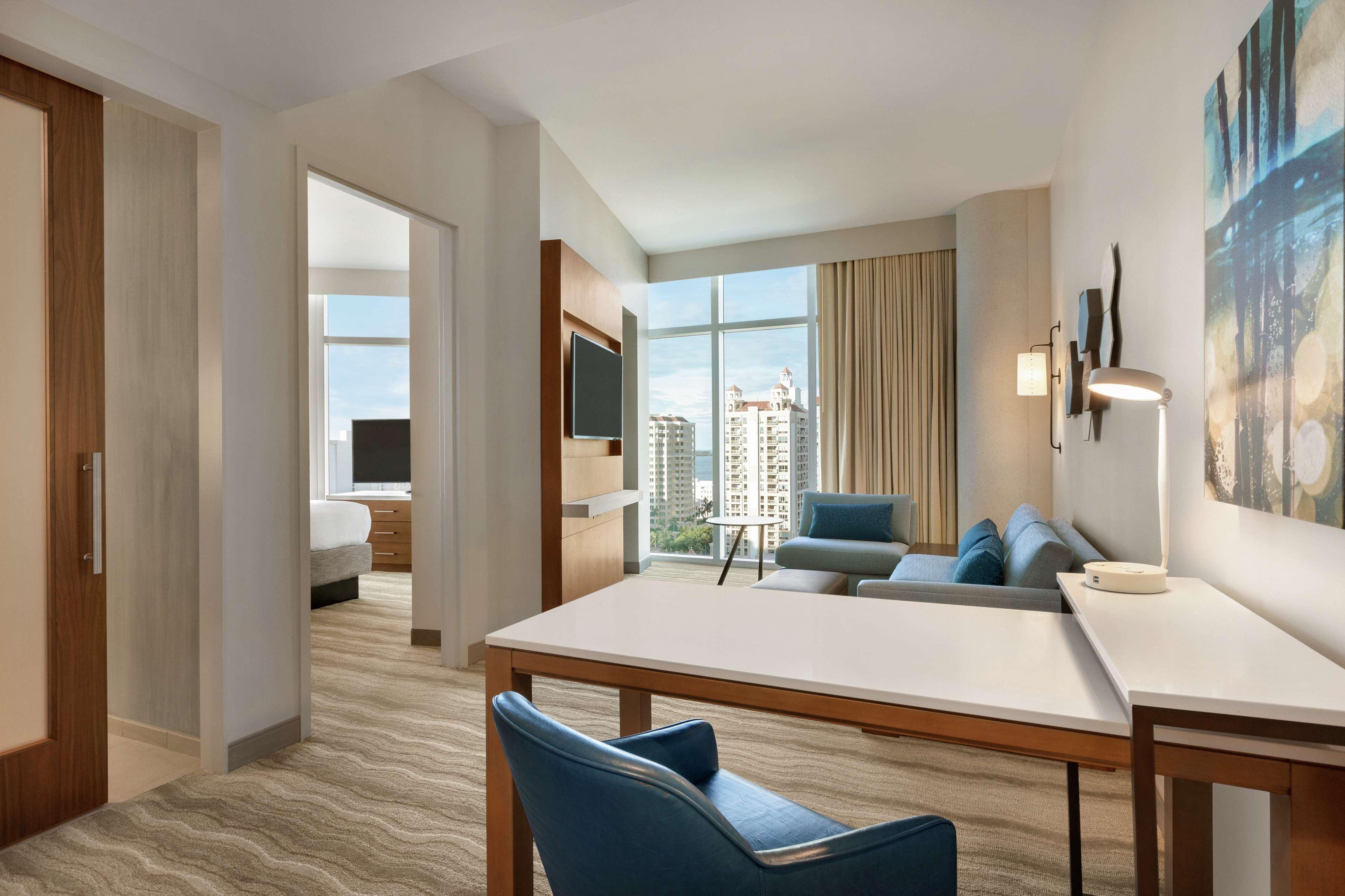 Suite Bay View King Bed