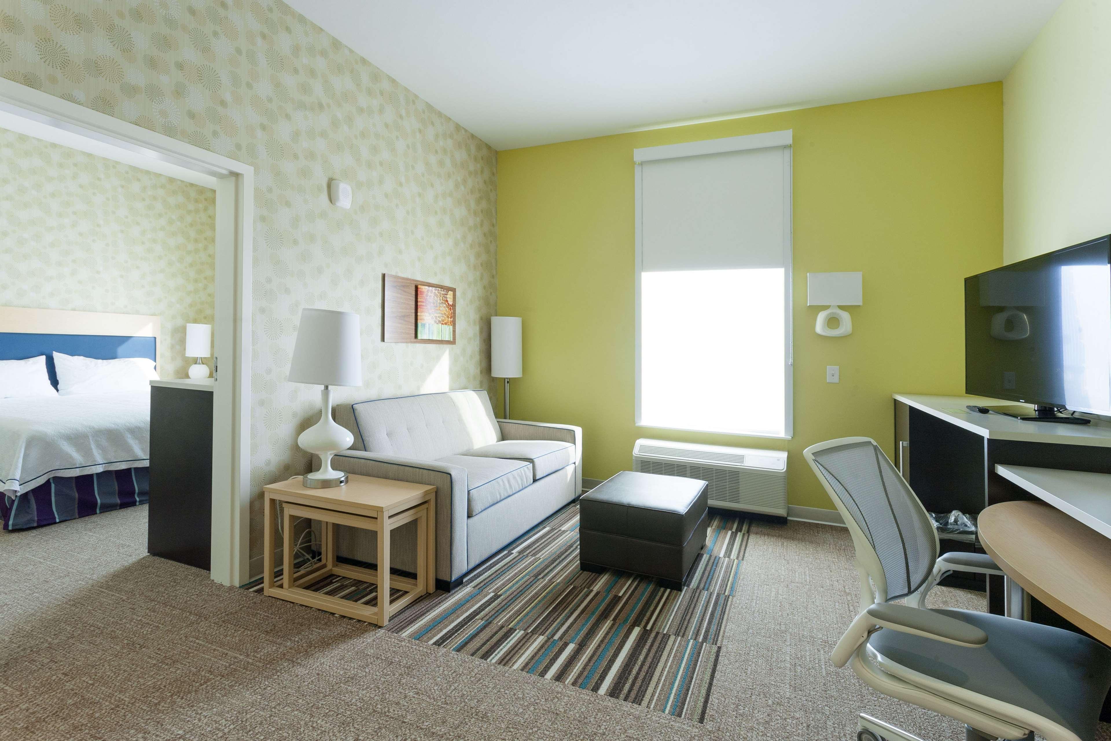 Suite Accessible King Size Bed