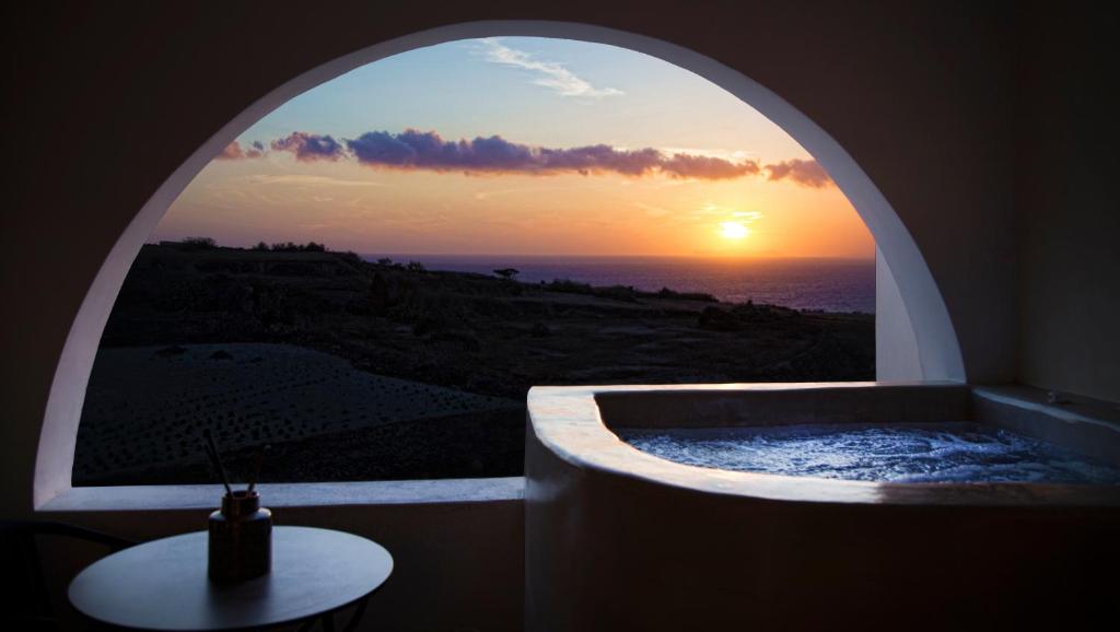 Suite with Jacuzzi with Views