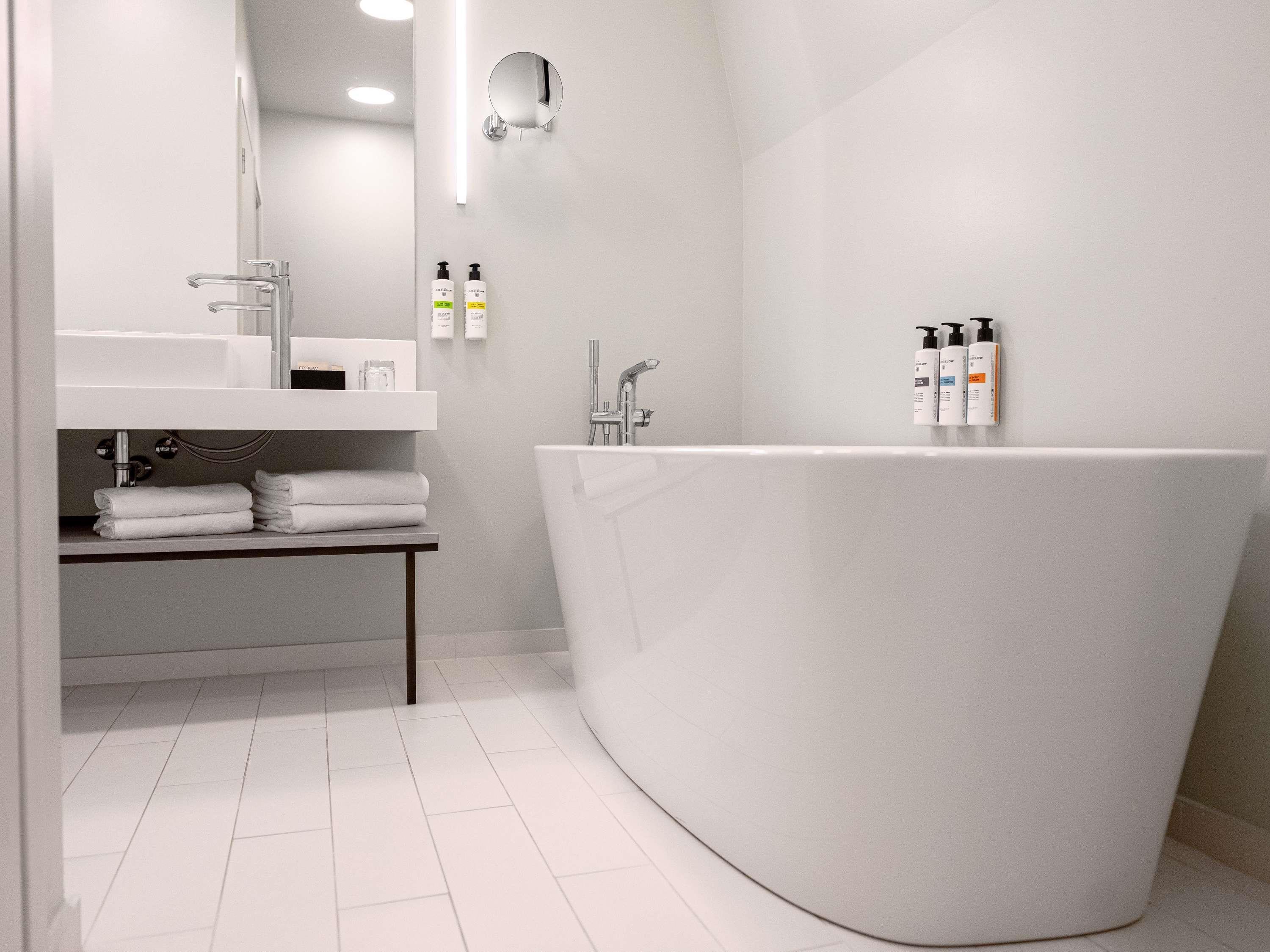 Double Deluxe King Bed