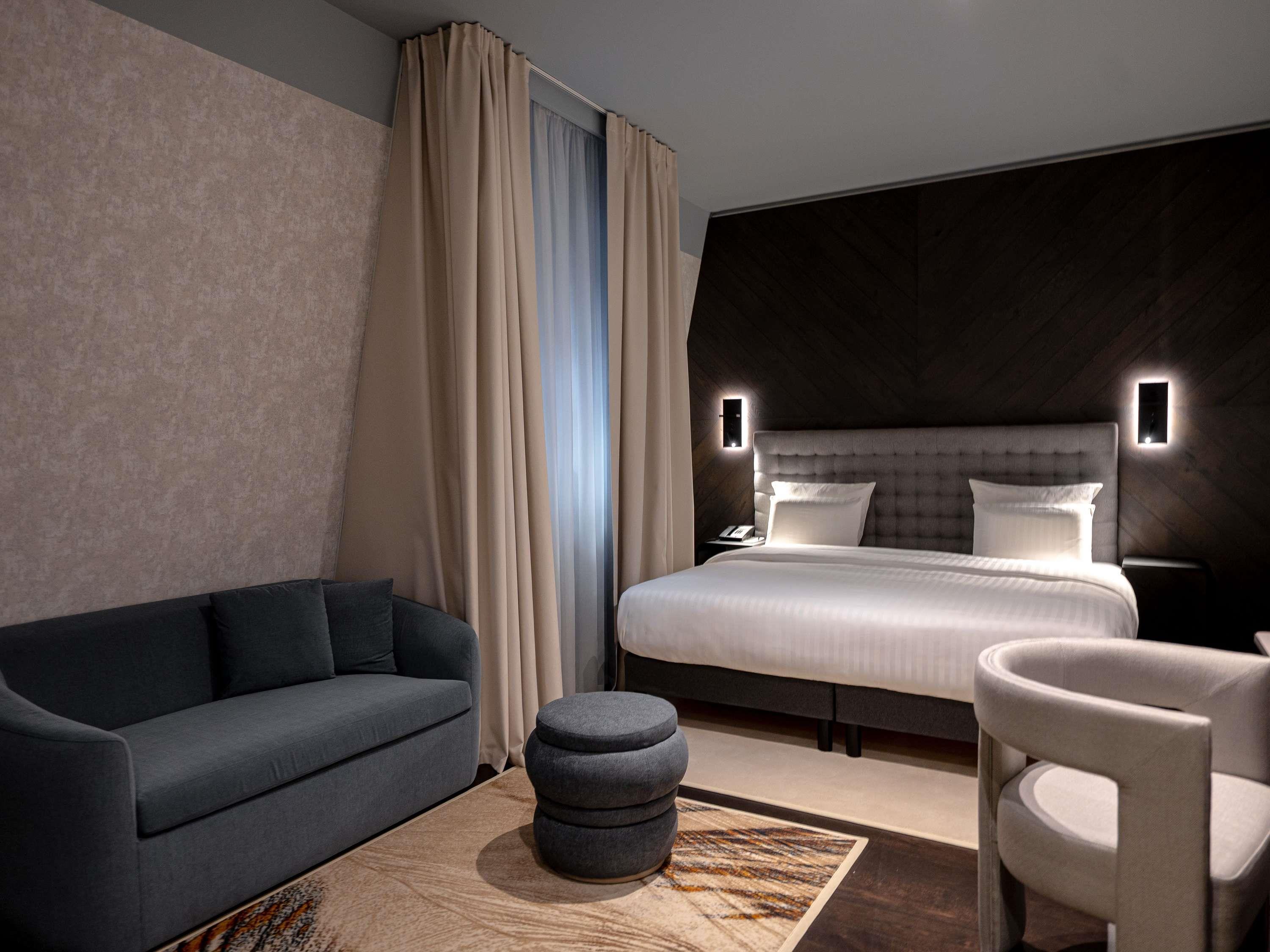 Double Deluxe King Bed