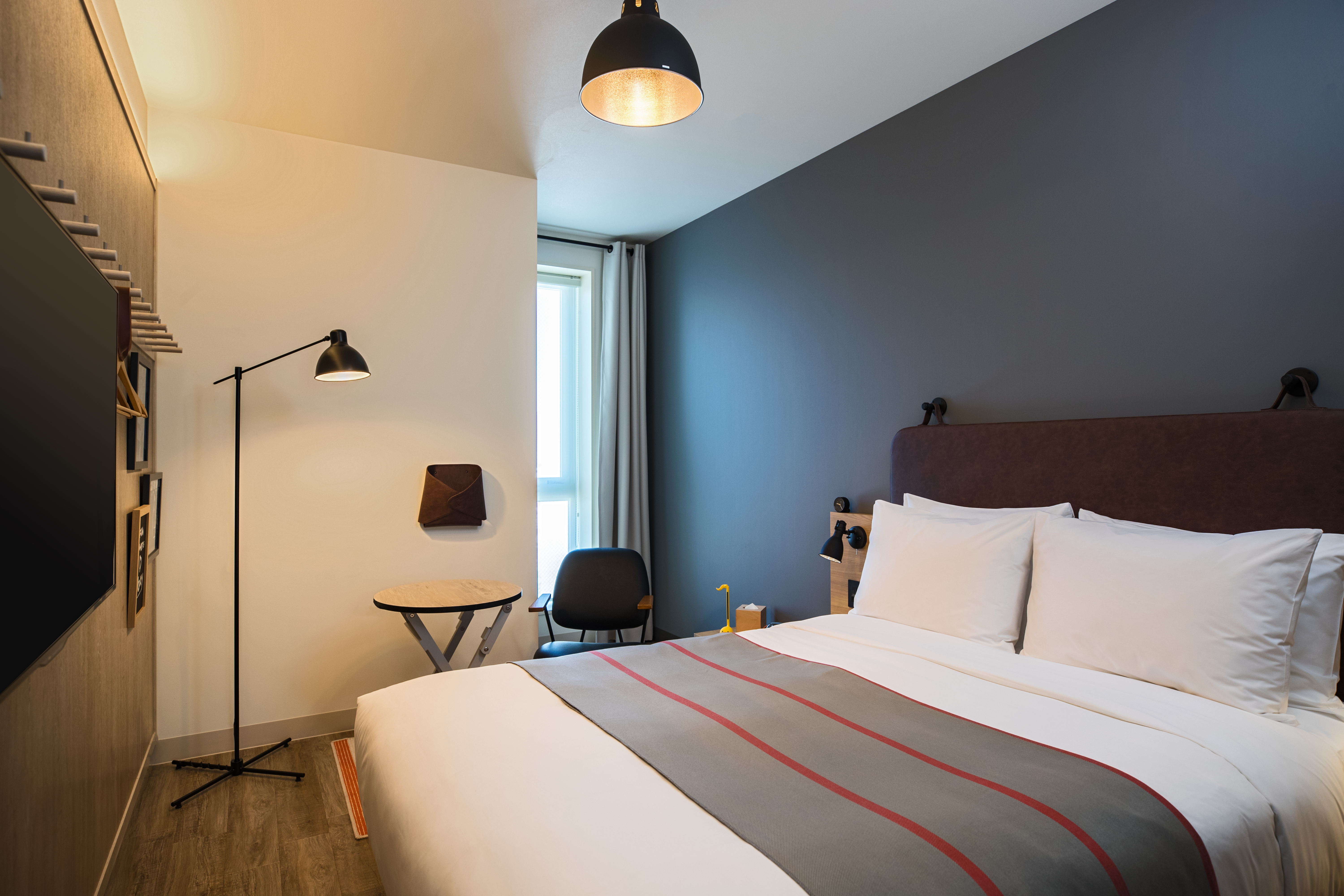 Double Guest Room Queen Bed