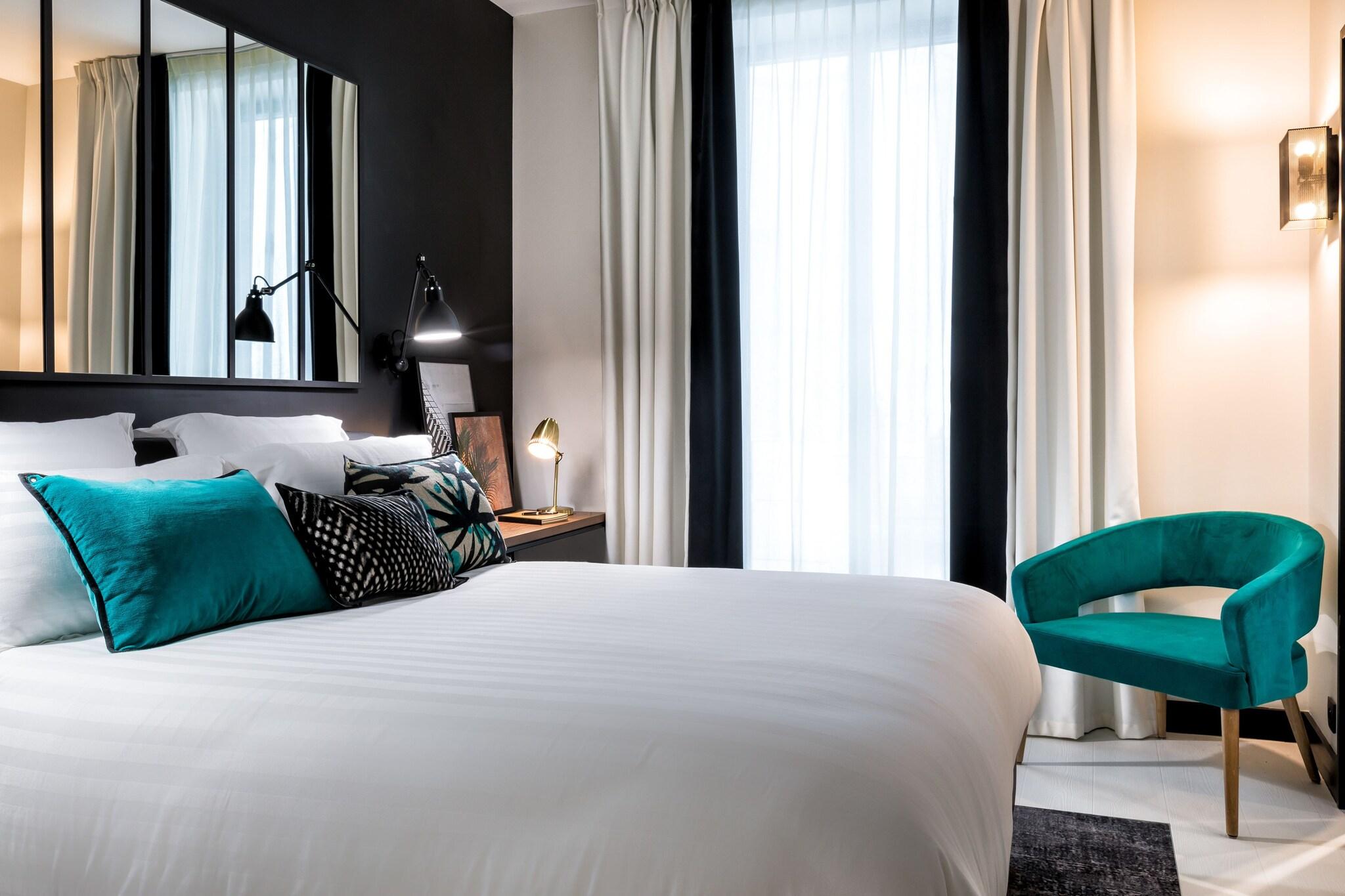 Double Queen Size Bed