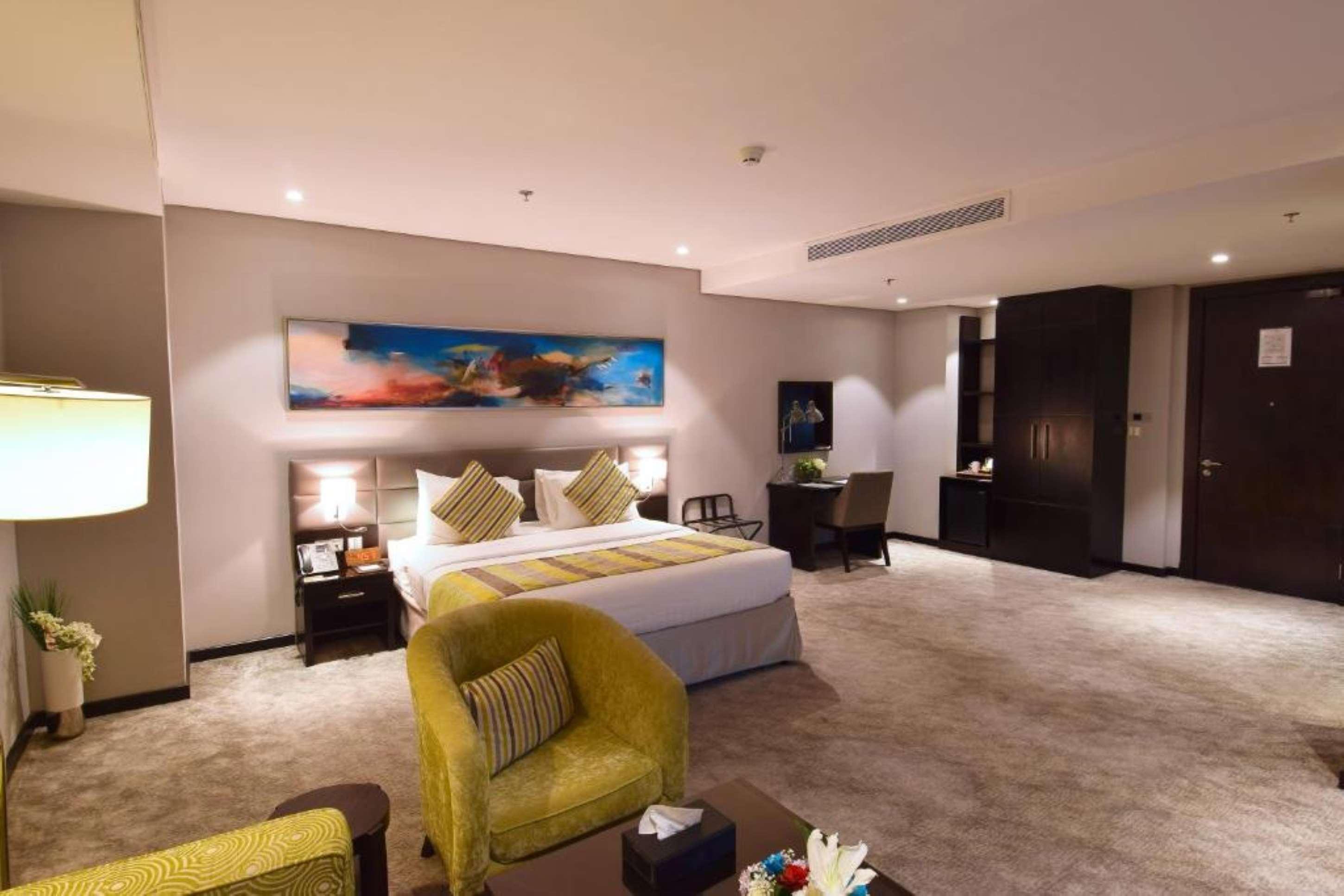 Junior Suite Queen Size Bed