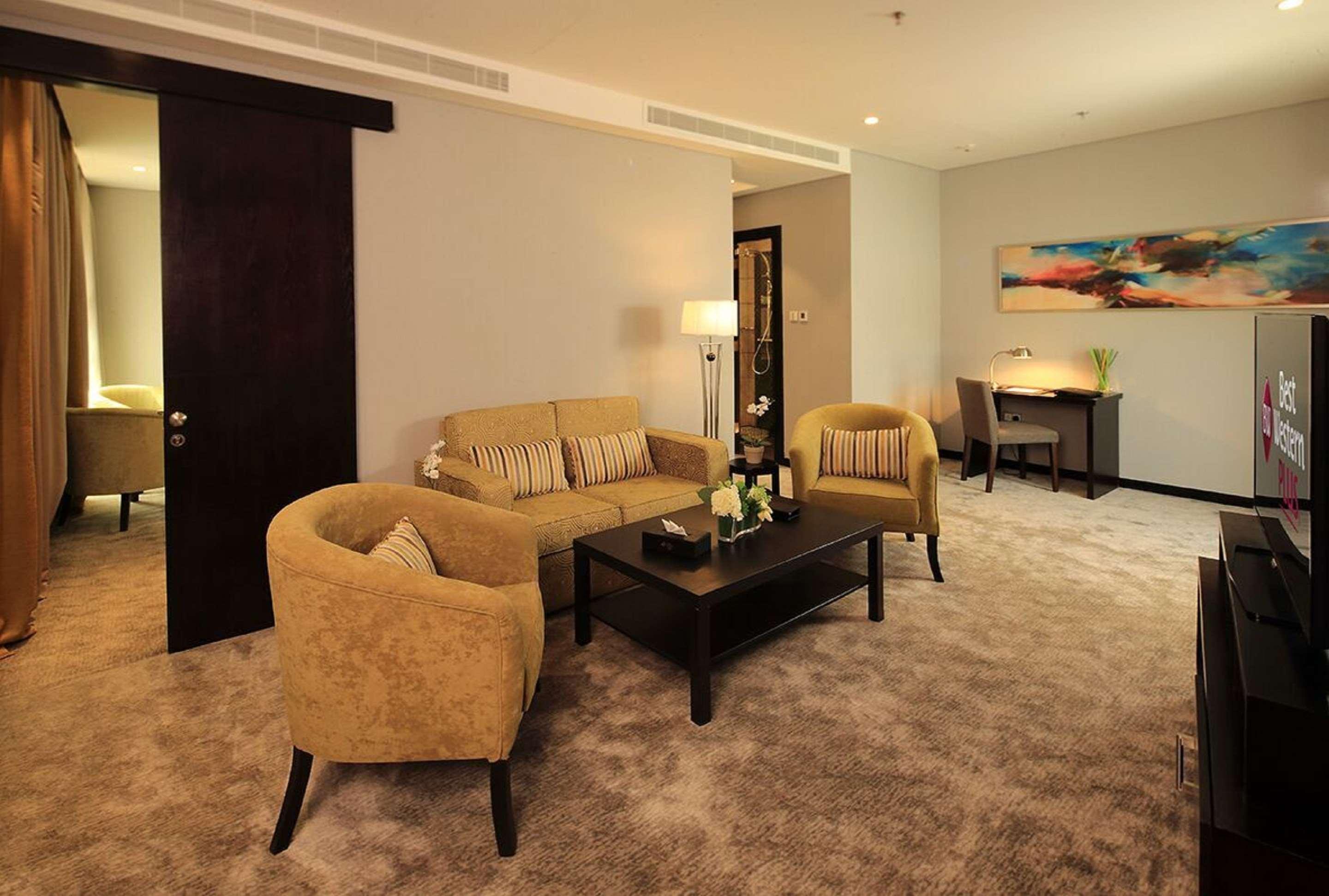 Junior Suite Queen Size Bed